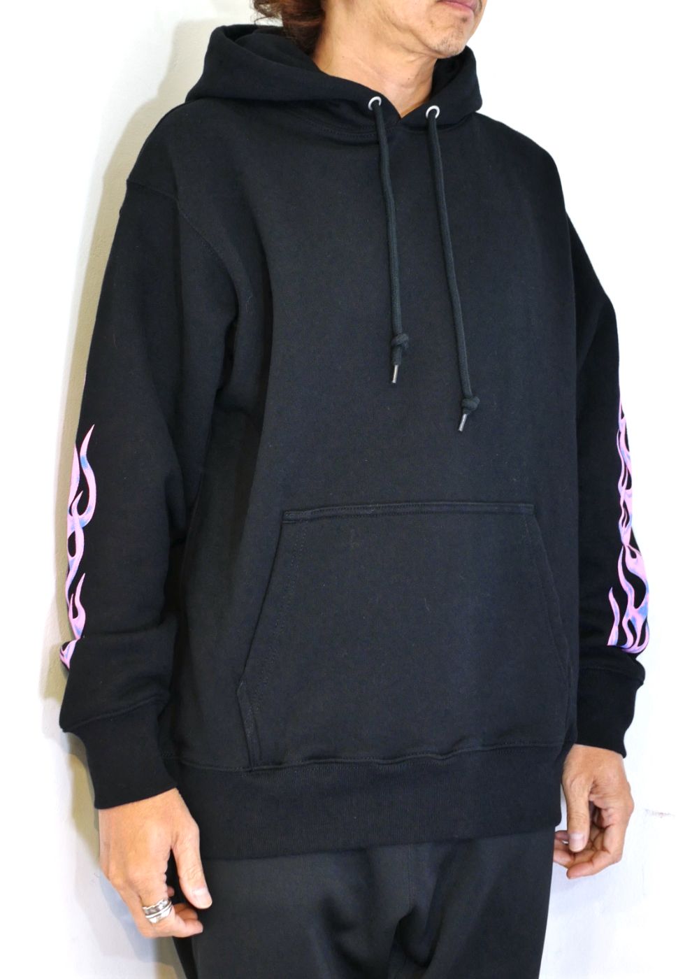 HIDE AND SEEK - DUSTYCHAMP FLAME HOODED SWEAT SHIRT (BLACK