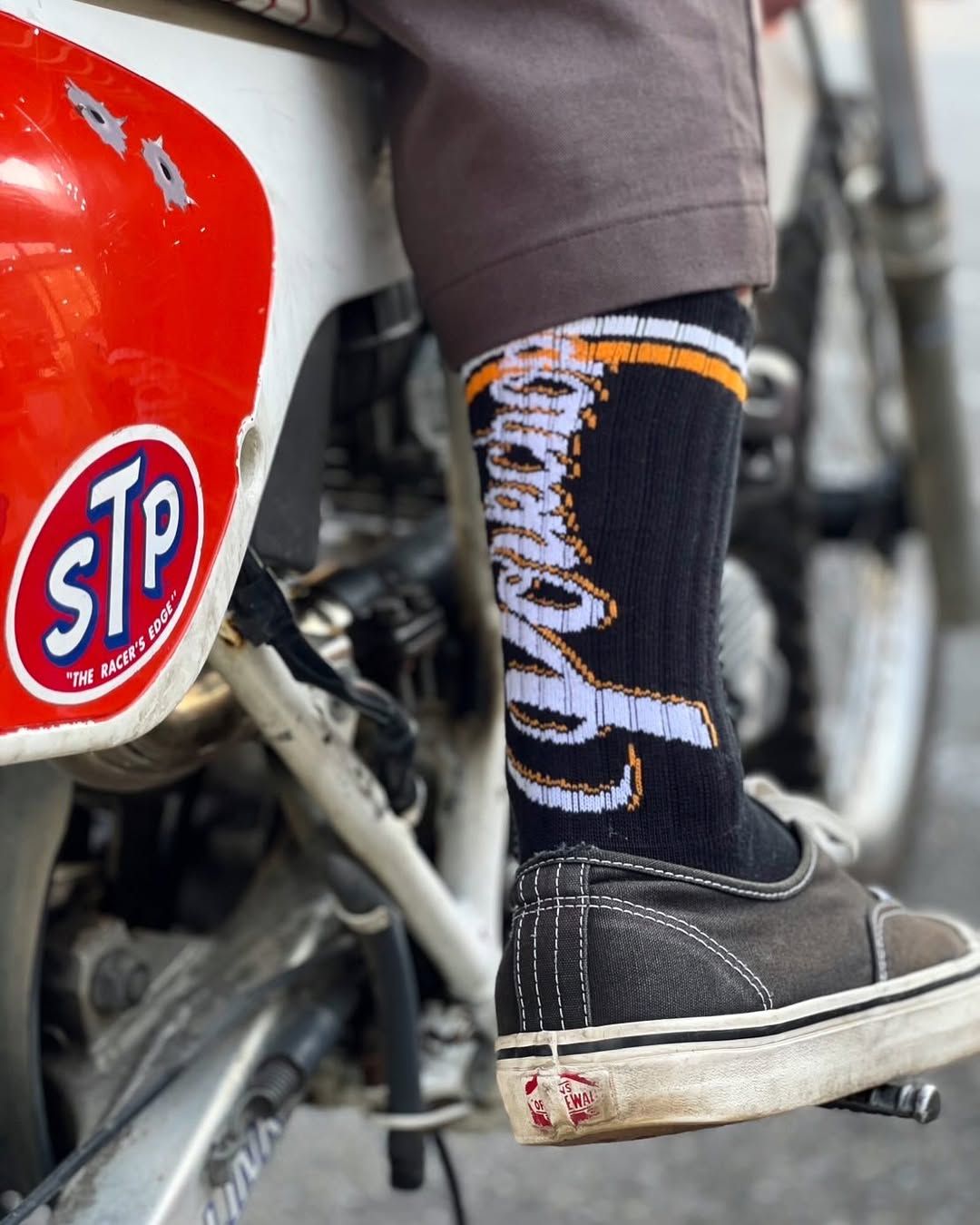 CRS LOGO SOX (BLACK) / ジャガード ロゴ ソックス