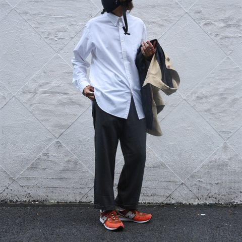 都会の風を感じるストリートフォーマル。