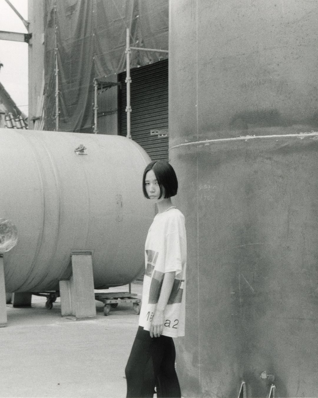MEDEIA 2.0 Ex.S/S PRINTED TEE "MEDEIA 2.0" (WHITE) / ×Medeia 1.0 小松浩子 コラボ Tシャツ
