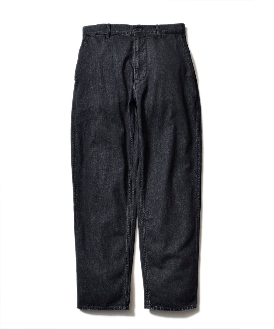 ファッショニスタが注目するMINEDENIMのワイドデニムパンツ。