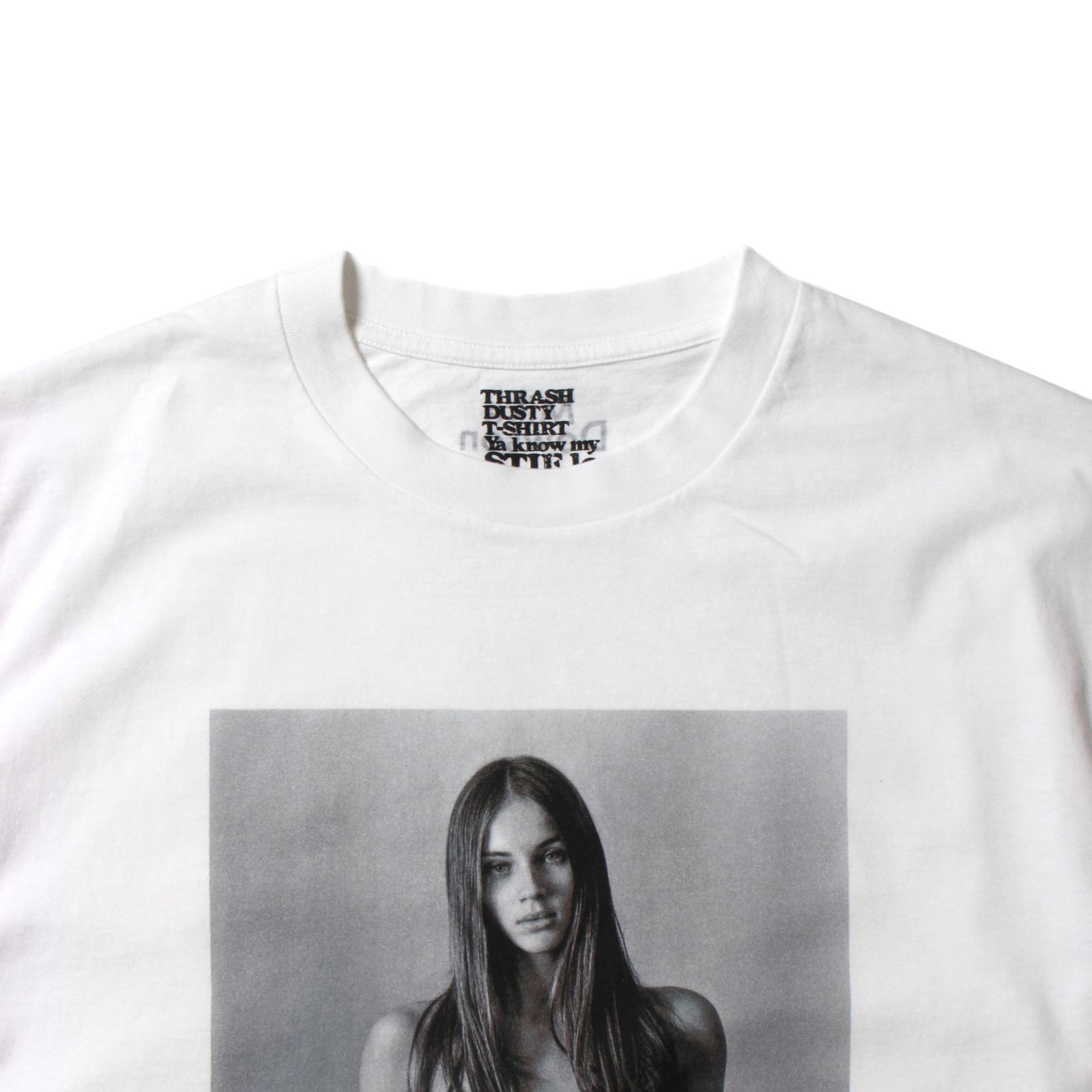Stie-lo × Mike Dowson T-SH (WHITE) / ×スティーロ×マイク・ドーソン コラボフォトT