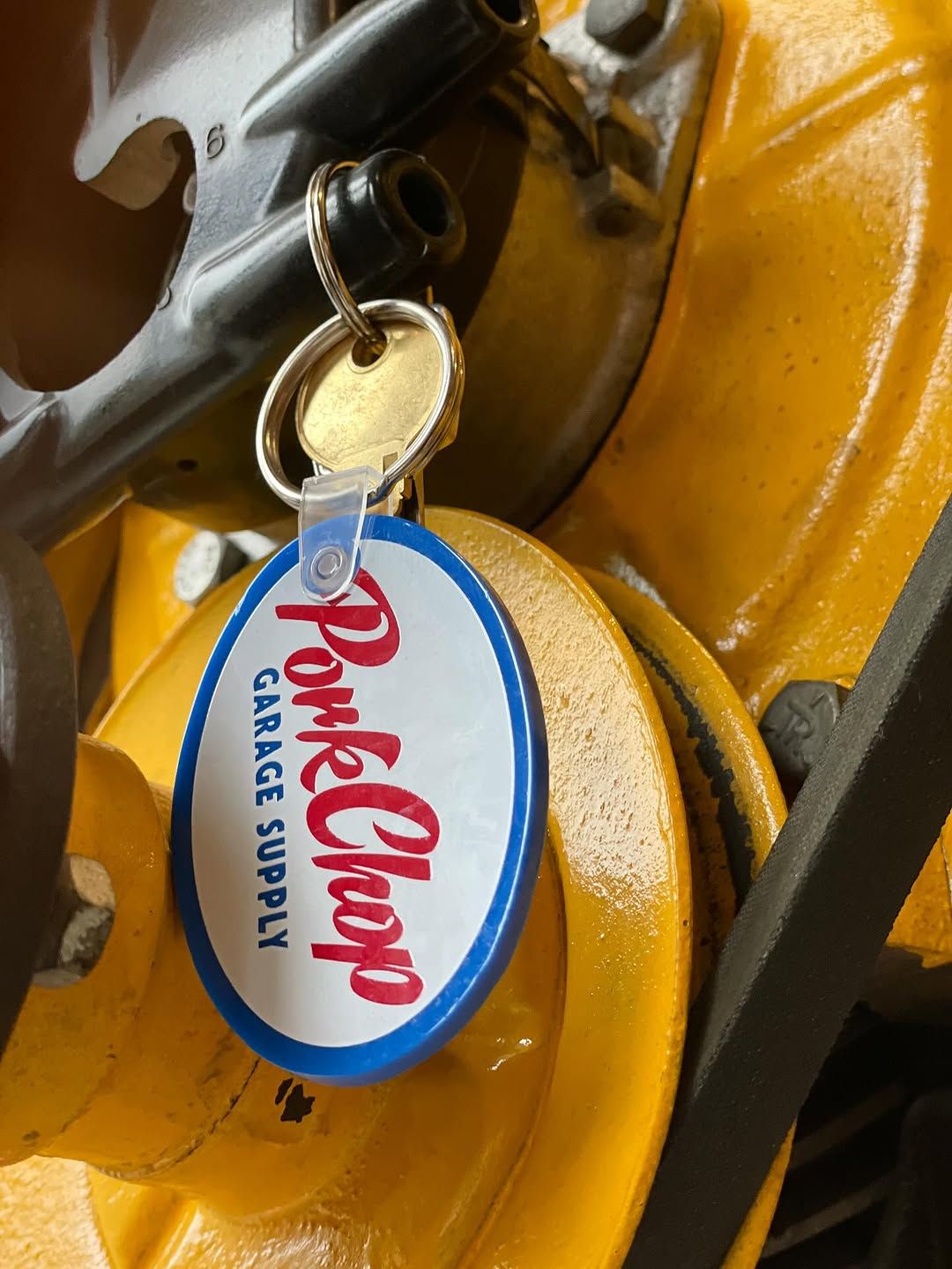 PORKCHOP GARAGE SUPPLY - KEY TAG (OVAL SCRIPT) / ラバー