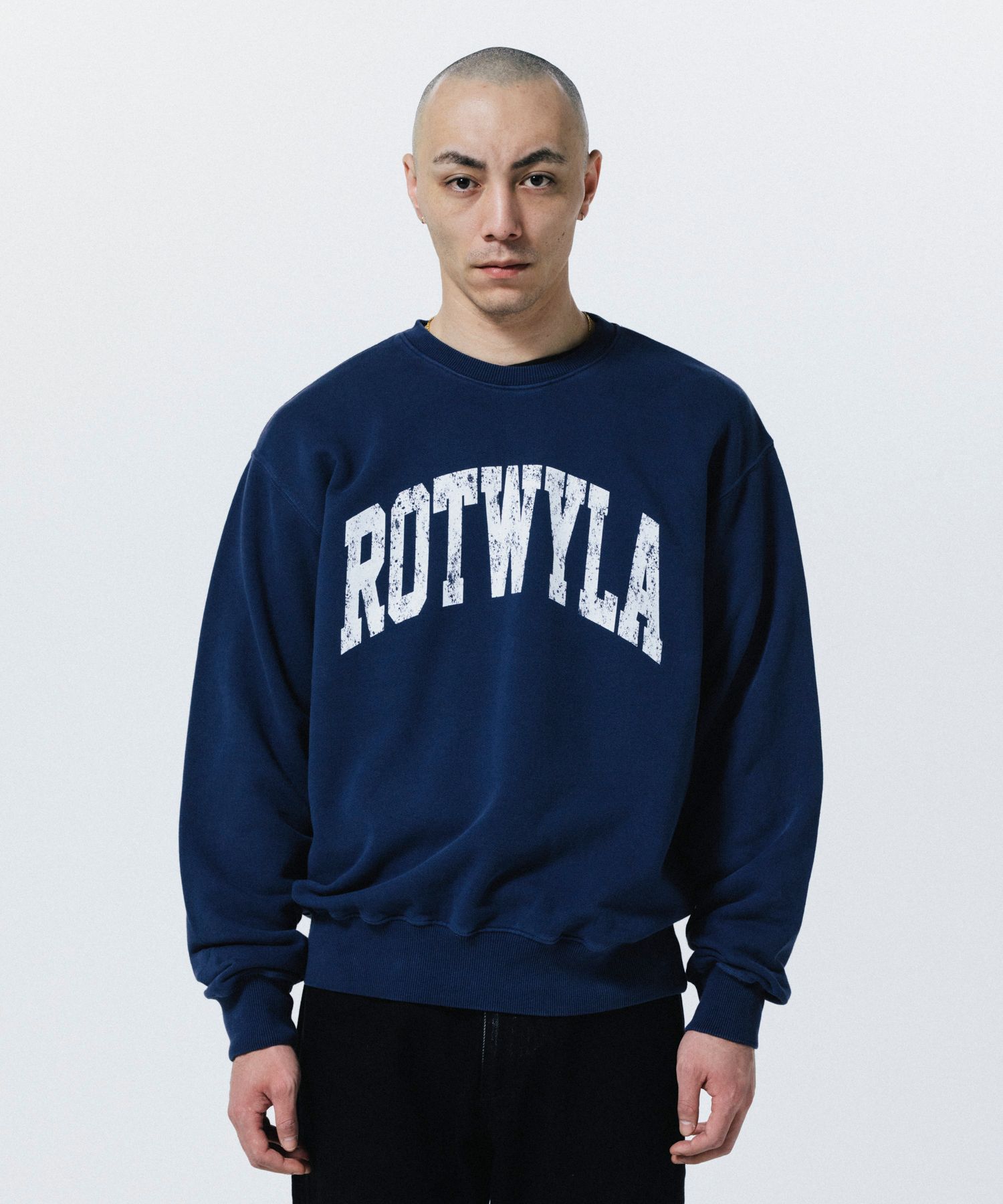 ROTWYLA SWEAT (NAVY) / カレッジロゴ プリント ピグメント スウェット