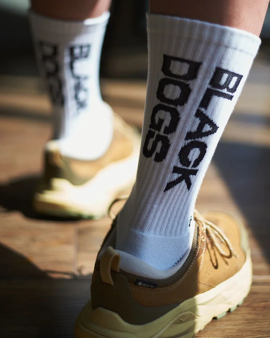 R9 PURPLE SOX (WHITE) / ×パープルズ コラボ ジャガードロゴ ソックス
