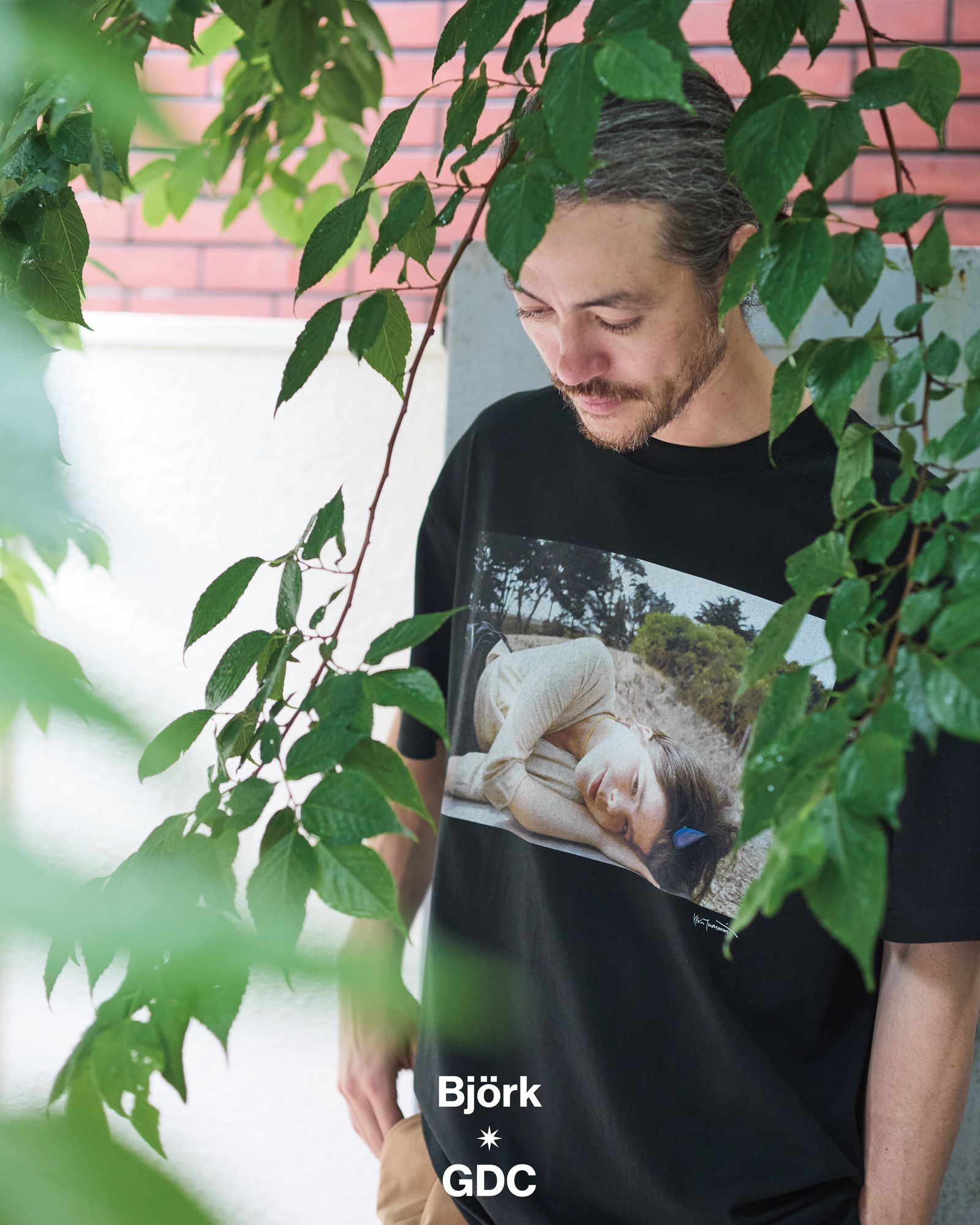 【Bjork by Kevin Cummins×GDC】Color Tee (BLACK) / ×Bjork by Kevin Cummins コラボ Tシャツ