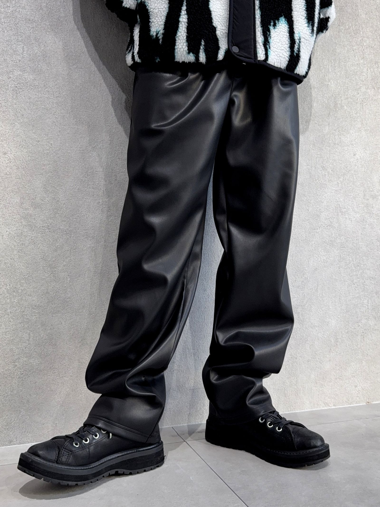 カルバンクライン新作×RESOUND別注レザーワイドパンツ