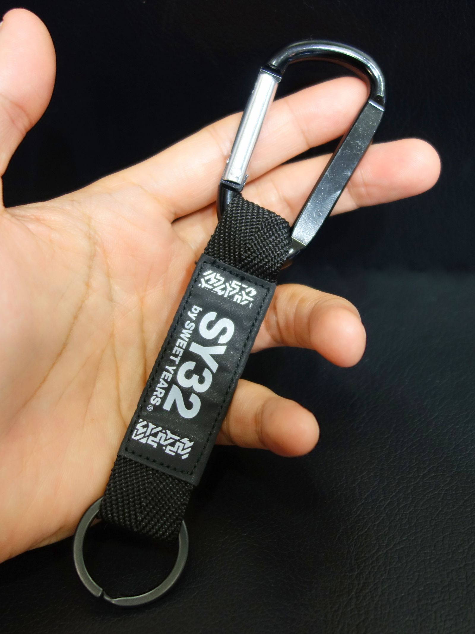 CARABINER KEY STRAP / 11567T / キーホルダー