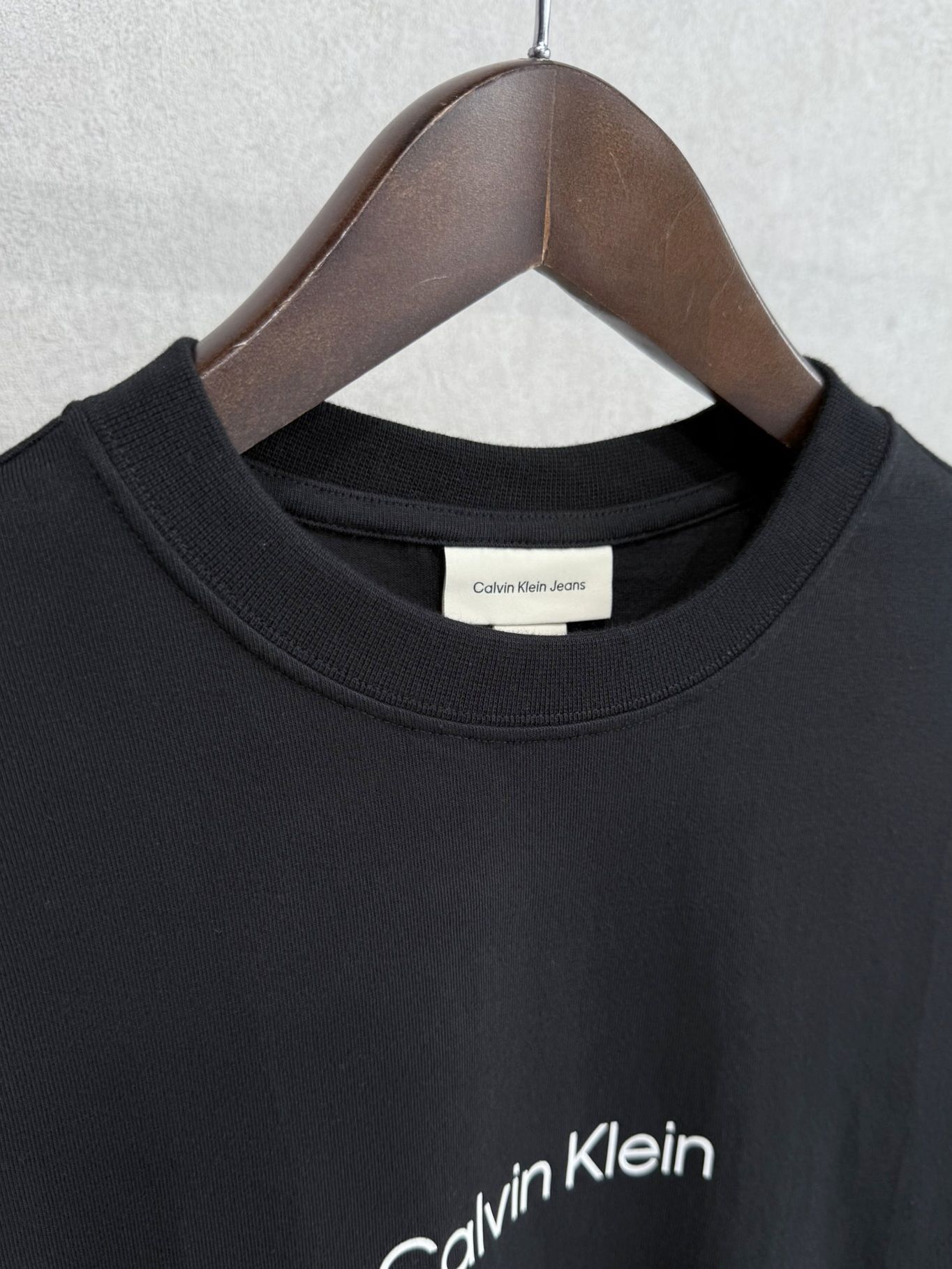 Calvin Klein - スタンダードロゴ リラックスクルーネックT Calvin Klein - スタンダードロゴ リラックスクルーネックT