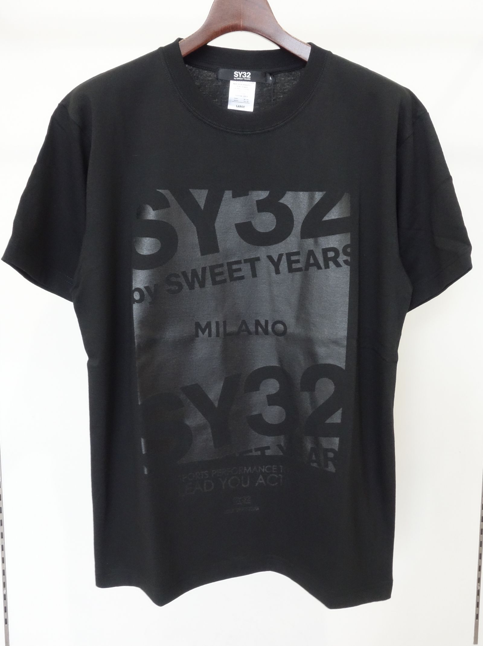 SY32 by SWEET YEARS - 【別注アイテム】 eNs EXCLUSIVE MILANO LOGO T