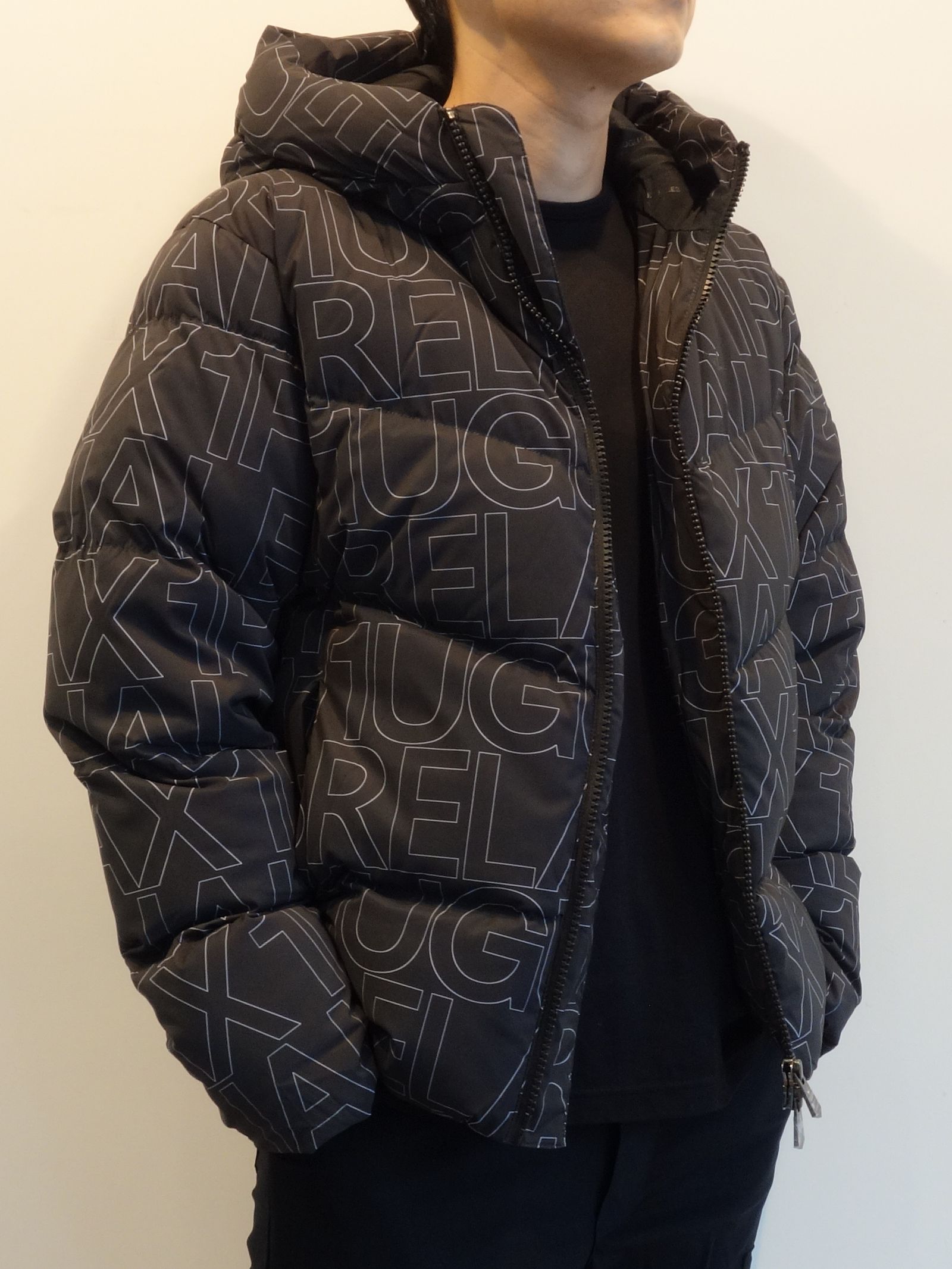 美品 1piu1uguale3 relax ■ ダウンジャケット 総ロゴ XL