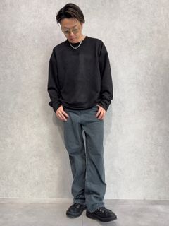 ケミカルウォッシュデニム×スエードトレーナーの新作コーデ