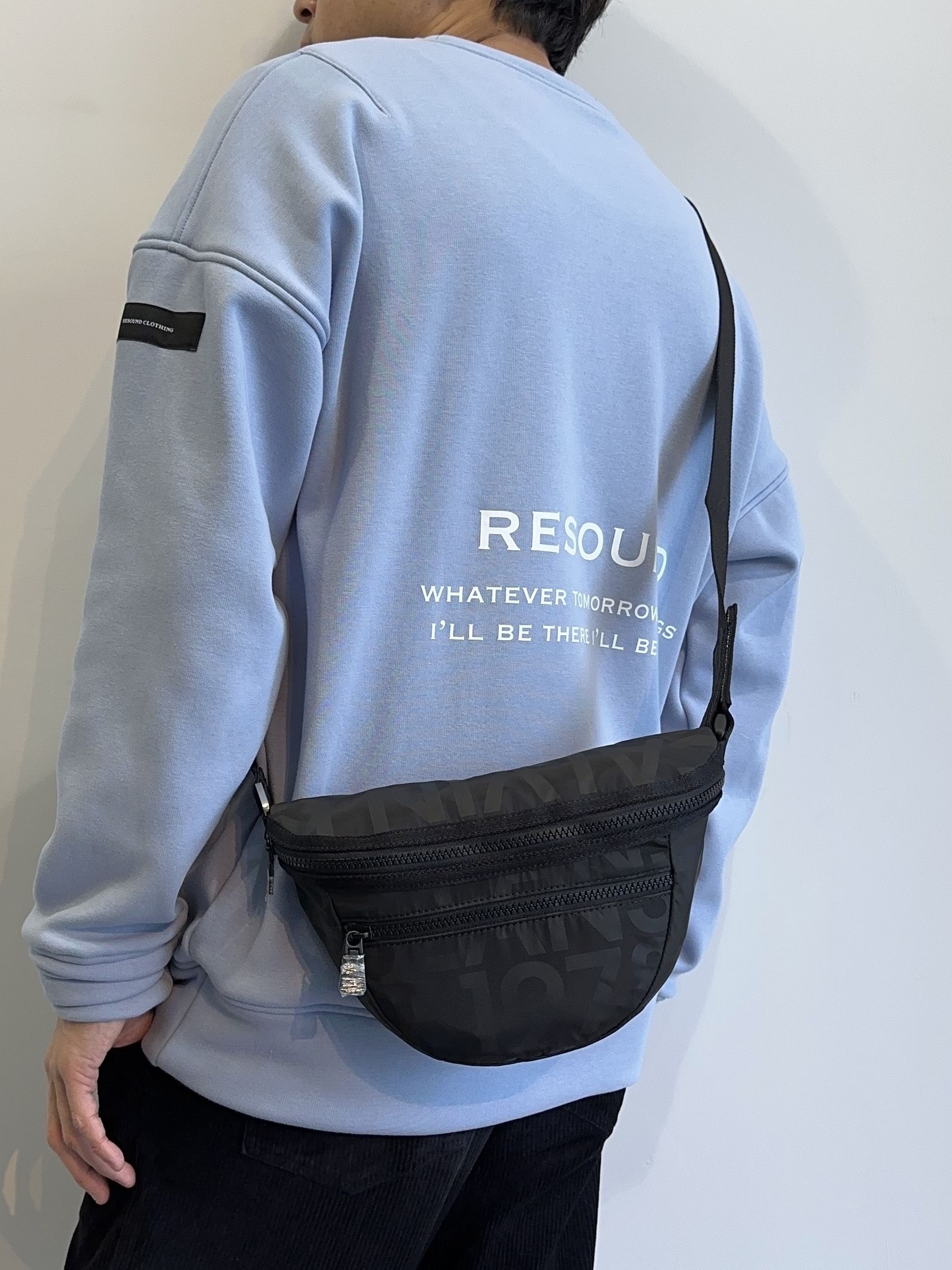 REVERSIBLE REV ZIP SADDLE BAG 28 / HH3830 / リバーシブルボディーバッグ / ブラック×グレー