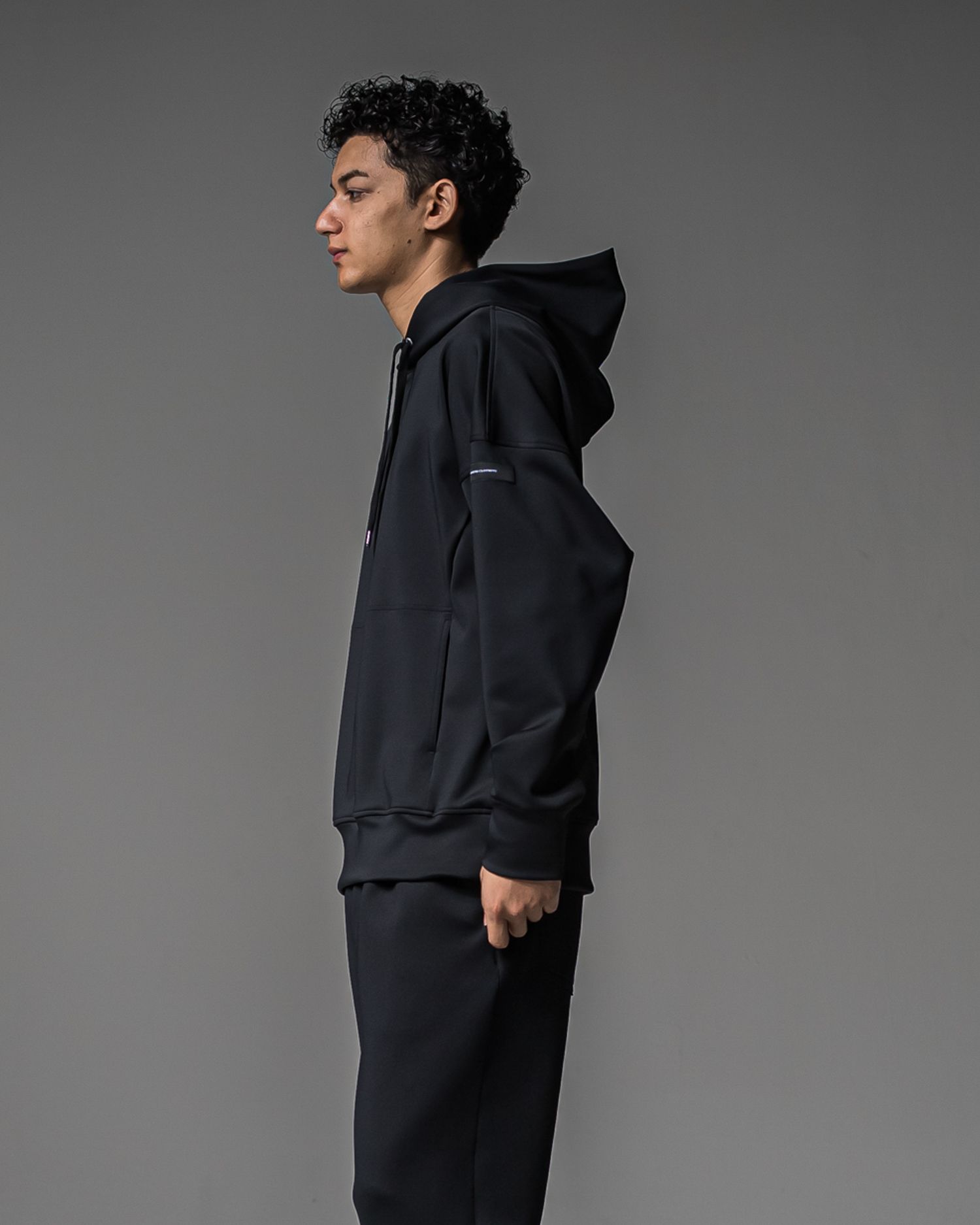 BACK ID LOOSE HOODIE / RC37-C-006 / バックロゴパーカー / ブラック (9月中旬入荷予定)