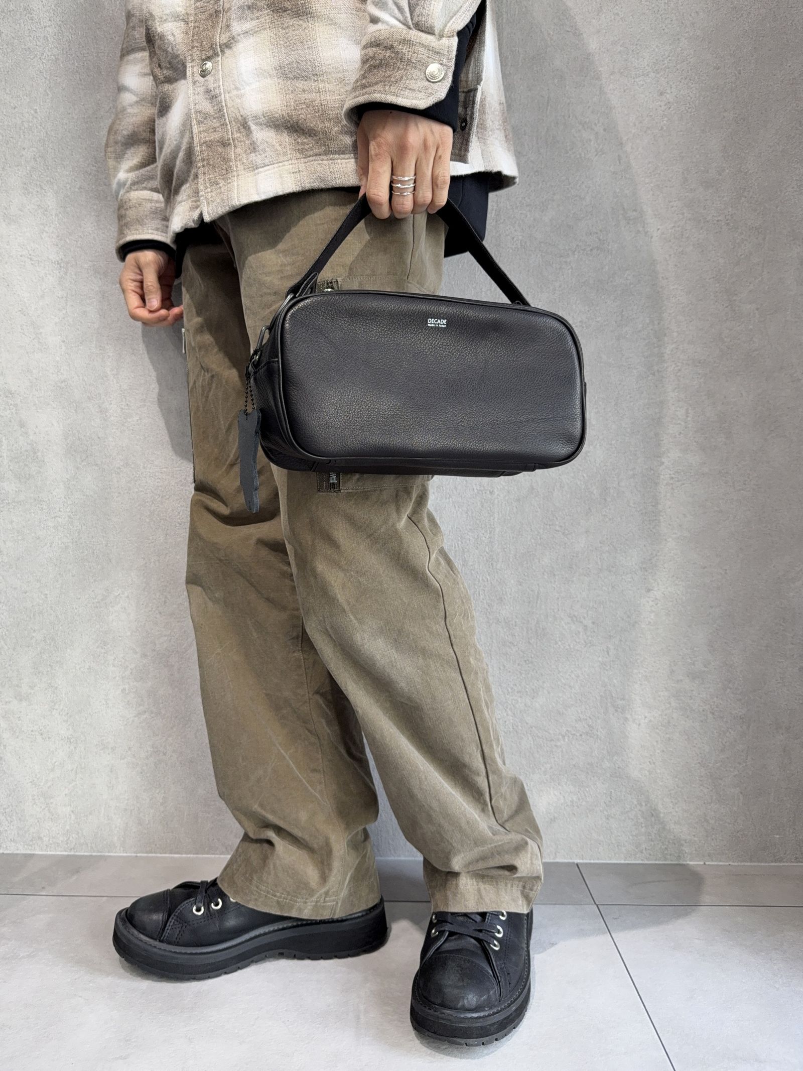 オイルドカウレザー 2WAYボックスクラッチショルダーバッグ / DCD-01544B / ブラック×ブラック