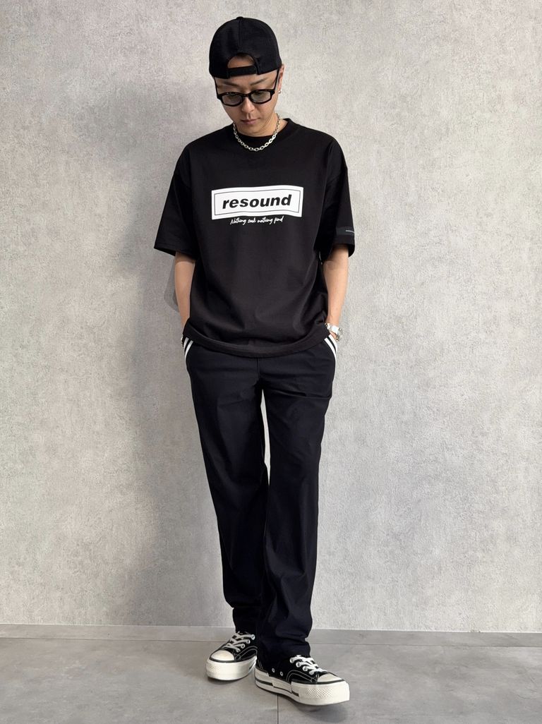 カジュアル＋スポーティーな夏のモノトーンコーデ