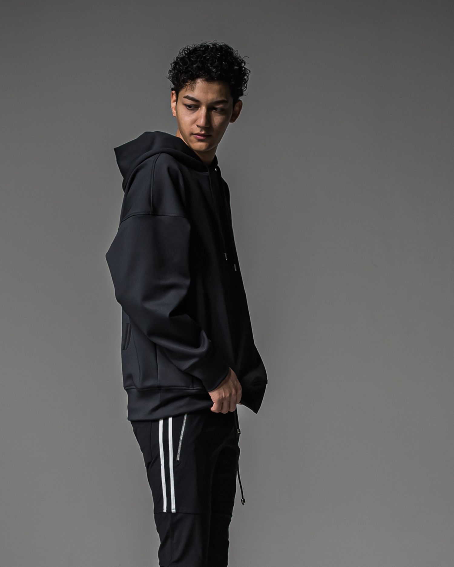 BACK ID LOOSE HOODIE / RC37-C-006 / バックロゴパーカー / ブラック (9月中旬入荷予定)