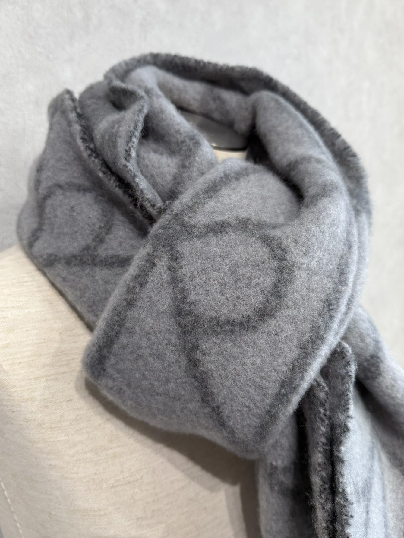 AOP BRUSHED HW SCARF / 4D8072G / N3Z(グレー)