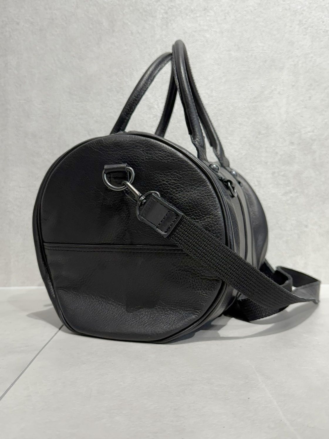 オイルドカウレザー ボストンショルダーバッグ / DCD-01516B / ブラック×ブラック