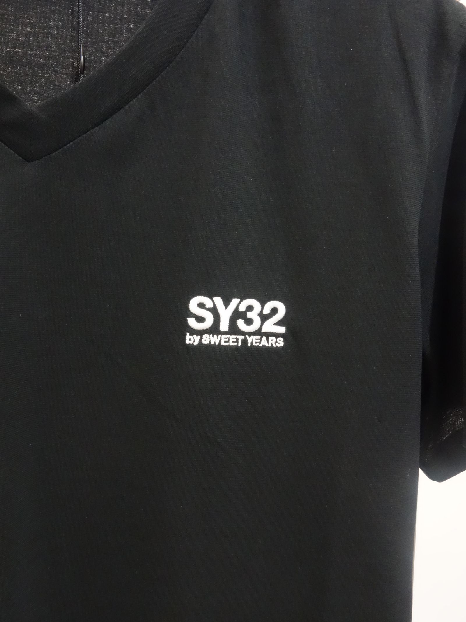 V NECK LOGO TAPE TEE / 11452 / プリントTシャツ