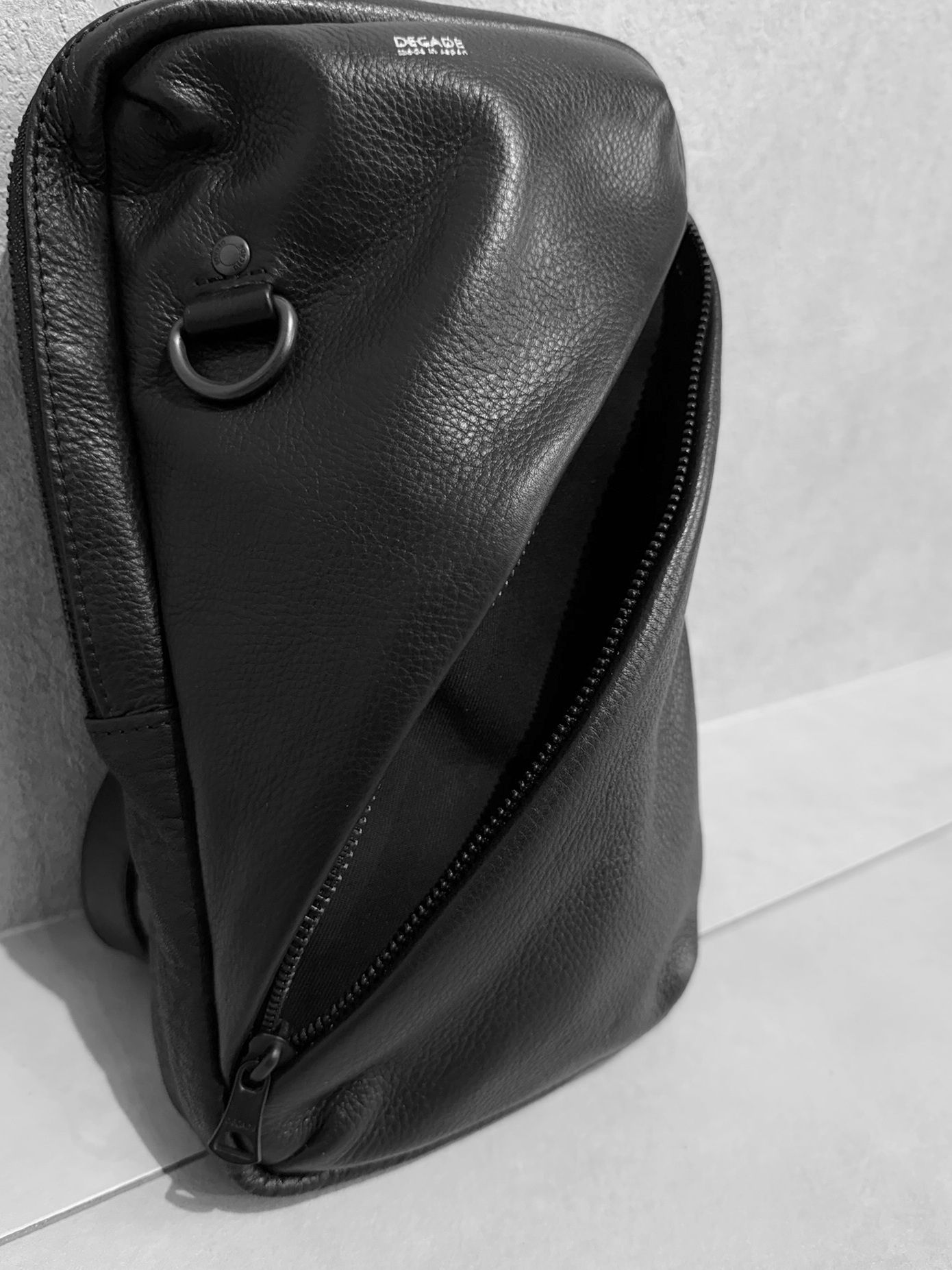 オイルドカウレザー ボディショルダーバッグ / DCD-01367B / ブラック×ブラック