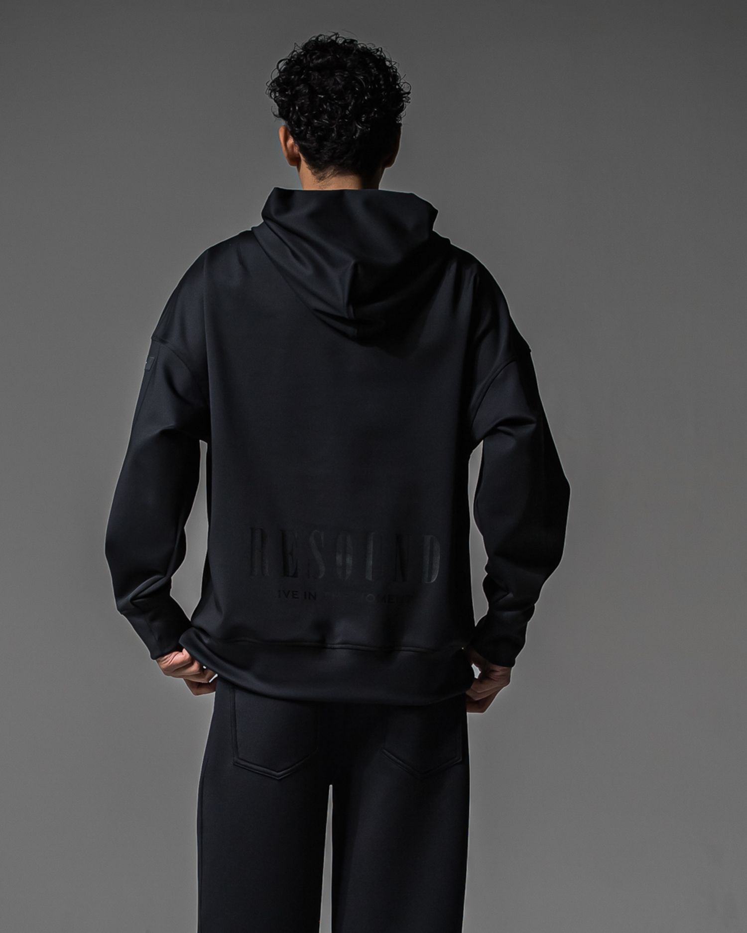 BACK ID LOOSE HOODIE / RC37-C-006 / バックロゴパーカー / ブラック (9月中旬入荷予定)