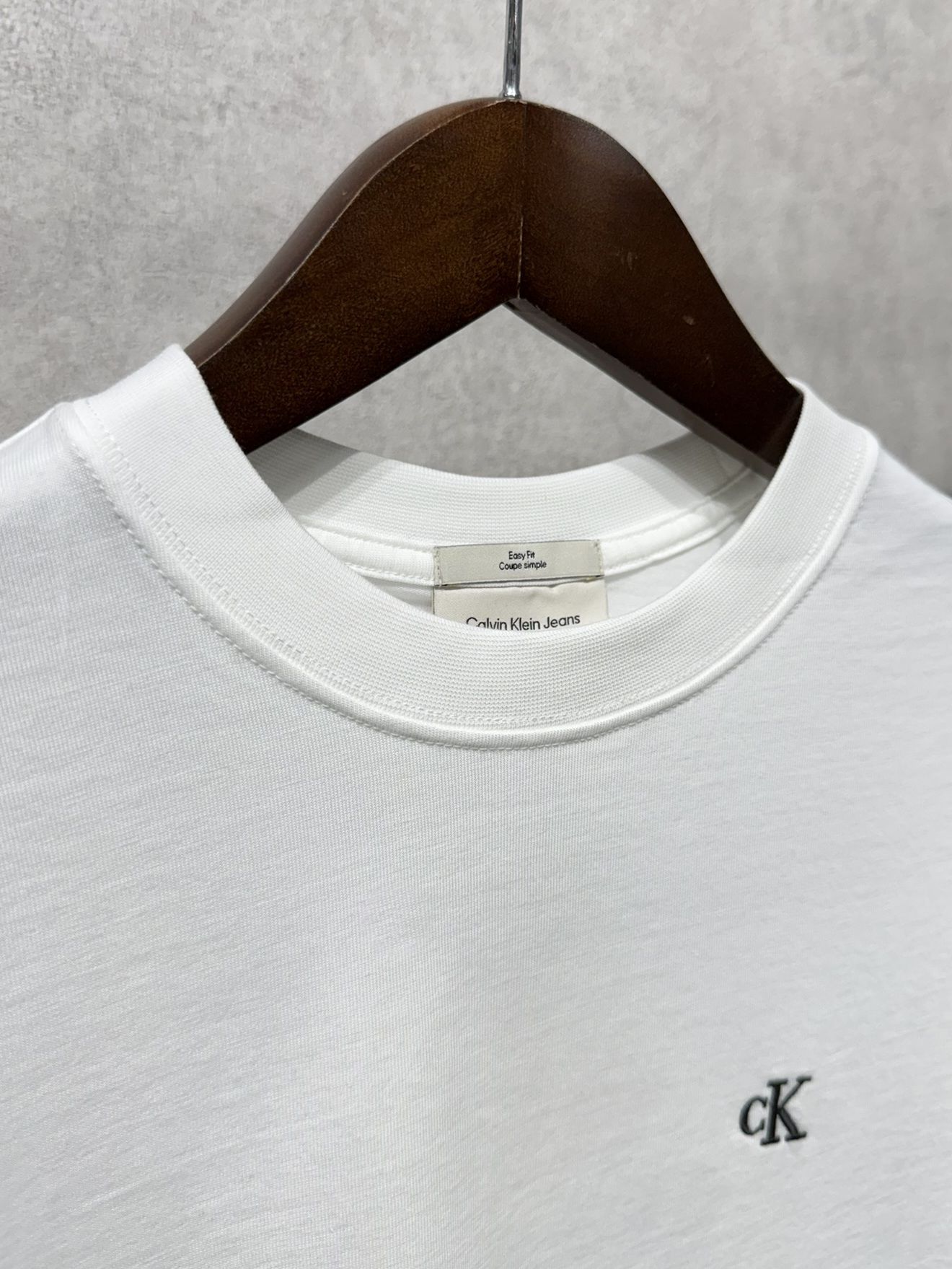 【Jung Kook/ジョングク、MINGYU/ミンギュ着用商品】 ショートスリーブイージーモノグラムTシャツ / 4RC275G / YAF(ホワイト)