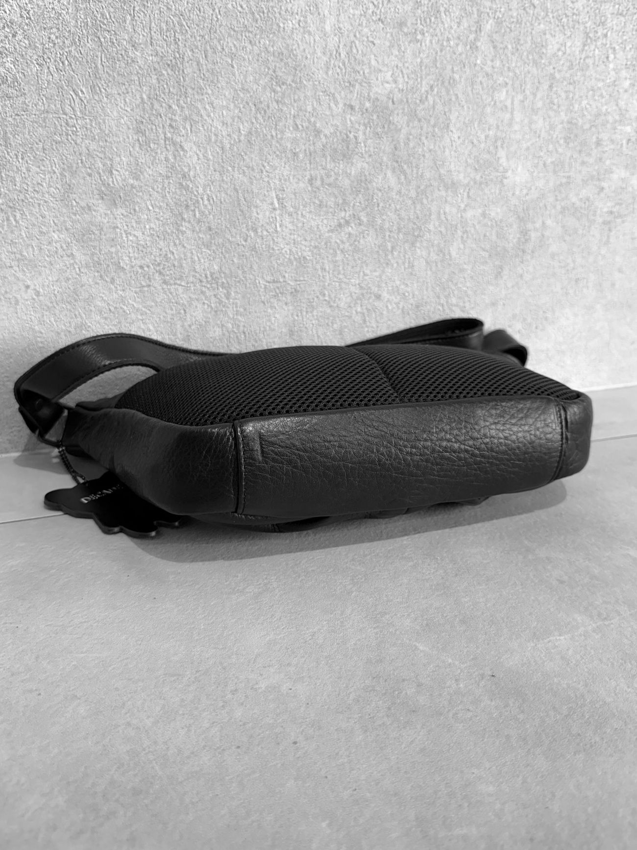 オイルドカウレザー ミニショルダーバッグ / DCD-01542B / ブラック×ブラック