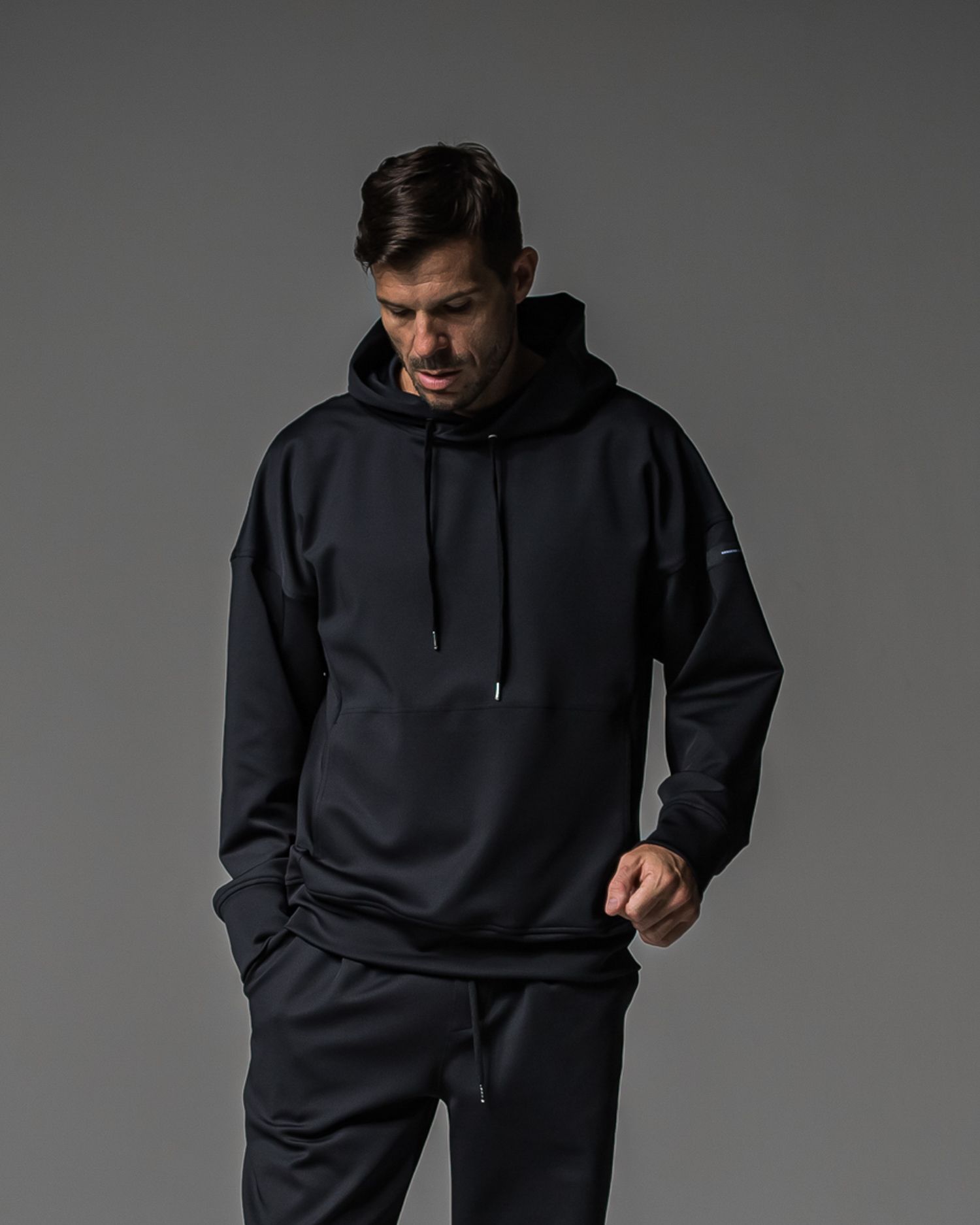 BACK ID LOOSE HOODIE / RC37-C-006 / バックロゴパーカー / ブラック (9月中旬入荷予定)