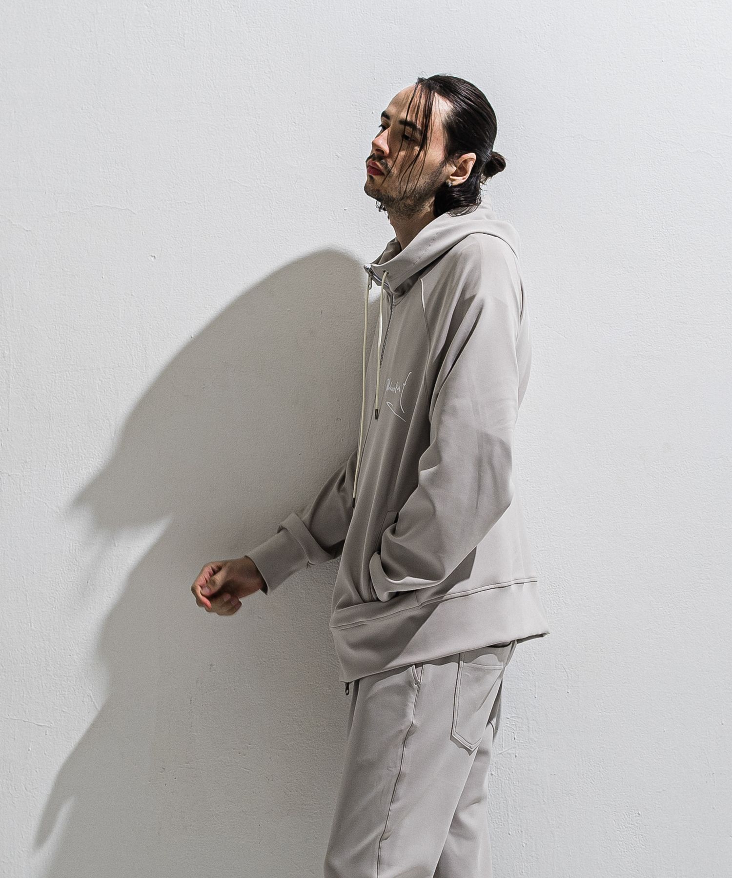 SIGN ZIP HOODIE / DP1-C-002 / サインプリントジップパーカー / グレージュ (2月上旬入荷予定)