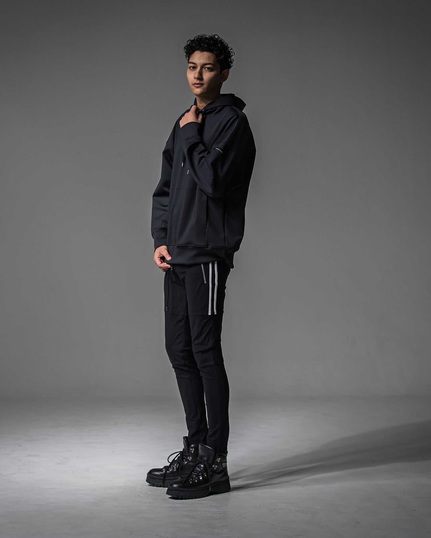 BACK ID LOOSE HOODIE / RC37-C-006 / バックロゴパーカー / ブラック (9月中旬入荷予定)