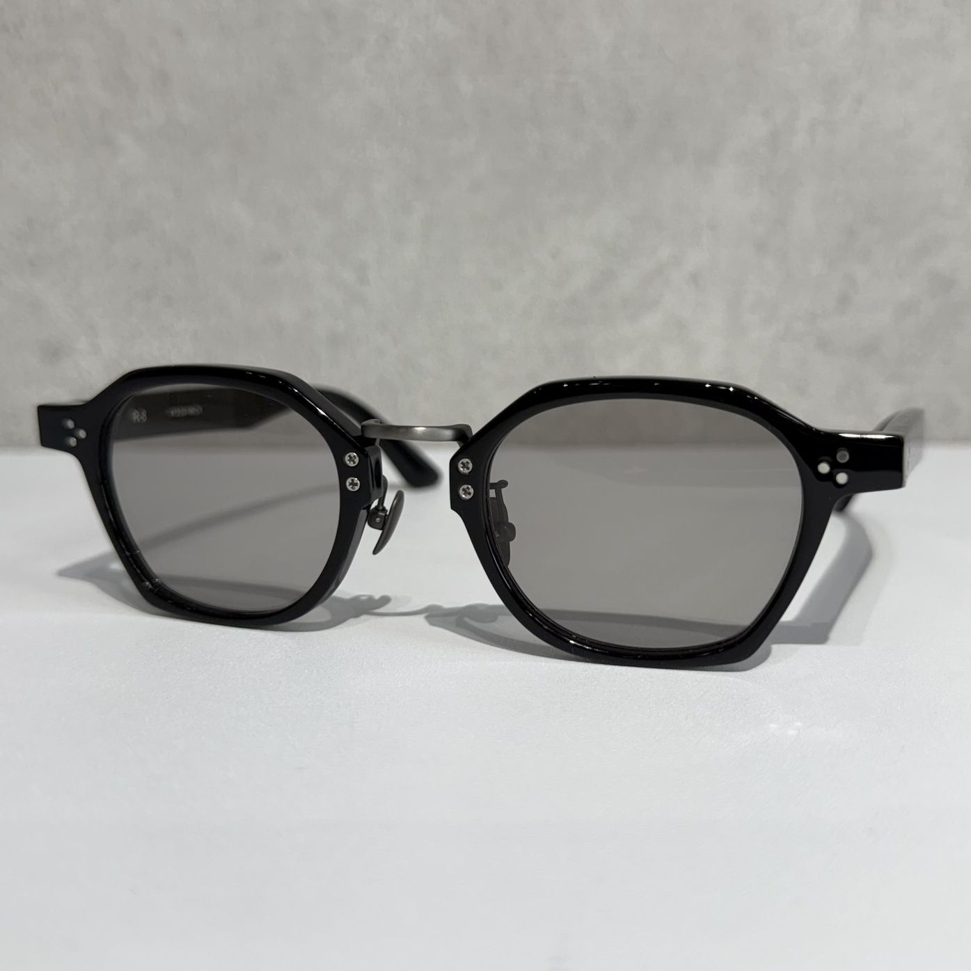 NEW. Revision R-8 / サングラス / ブラック