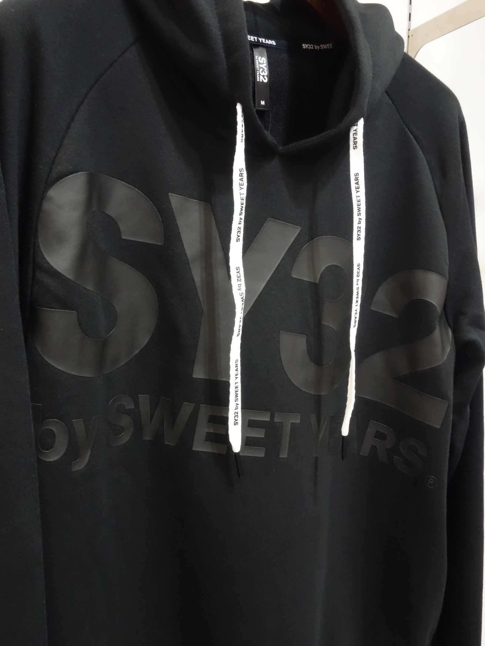 SWEET YEARS スイートイヤーズ TNS1740 SY32 BIG LOGO HOODIE ビッグロゴ プルオーバーフーディ ブラック系 M