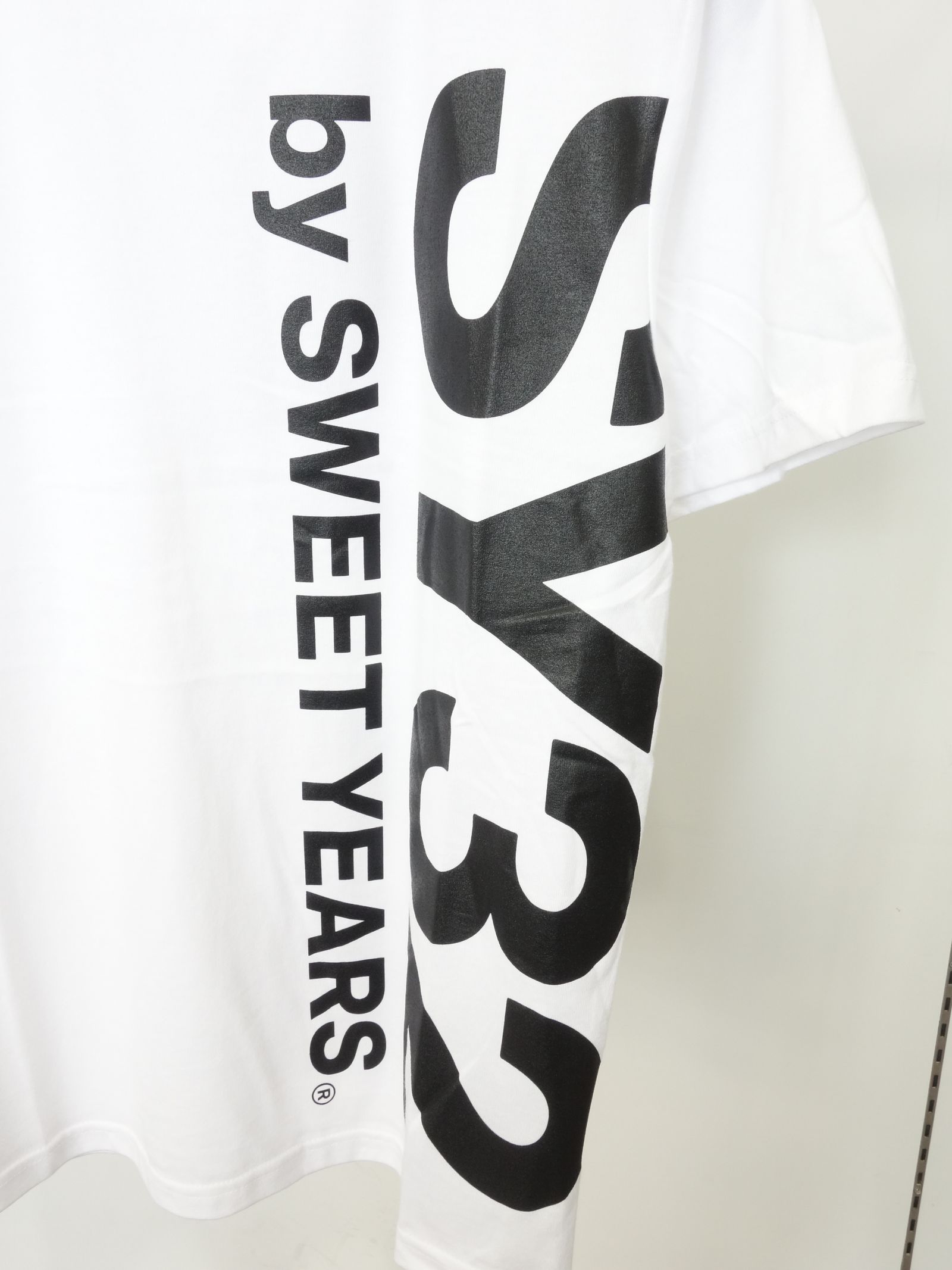 VERTICAL LOGO TEE / TNS1727J / プリントTシャツ