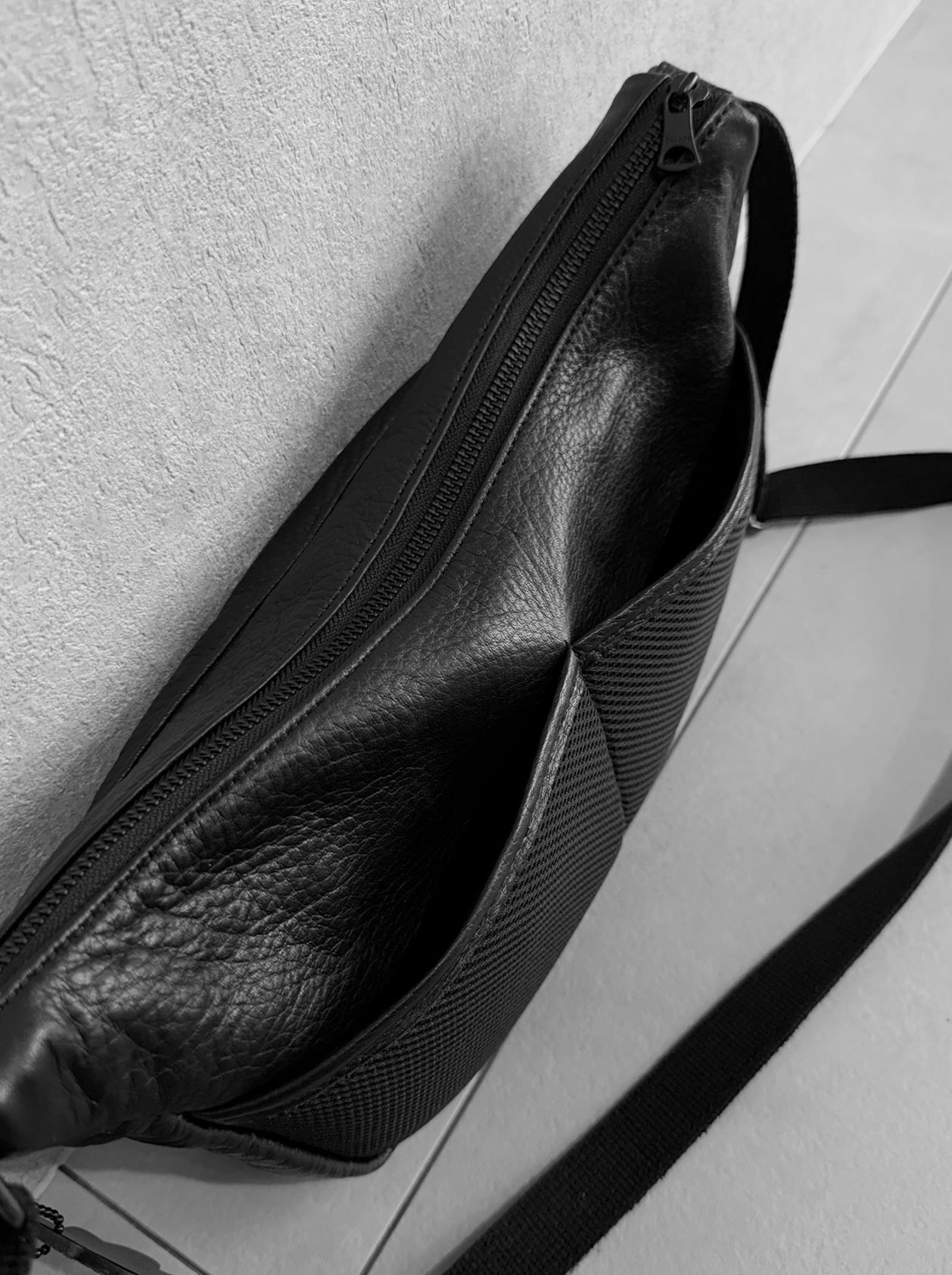 オイルドカウレザー ミニショルダーバッグ / DCD-01542B / ブラック×ブラック