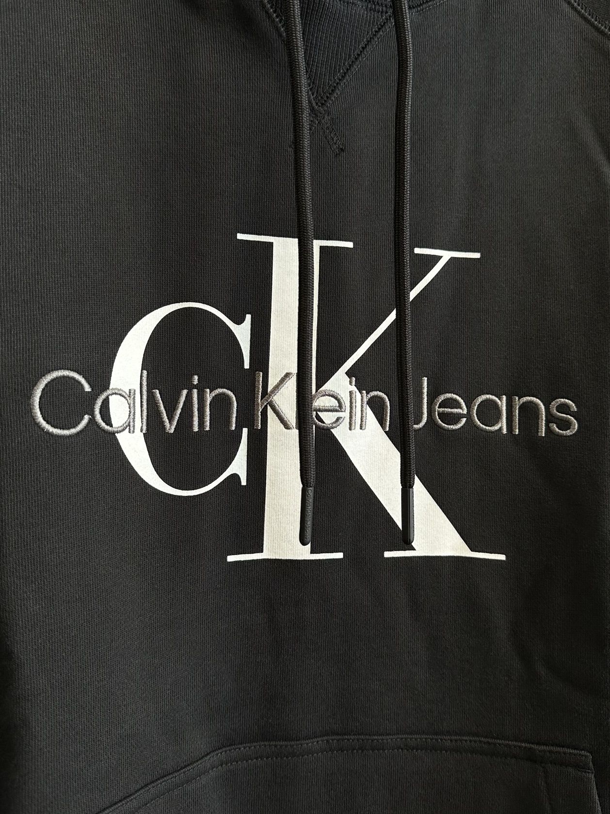 Calvin Klein - リラックス モノロゴパーカー / J325245 / ブラック | LUKE