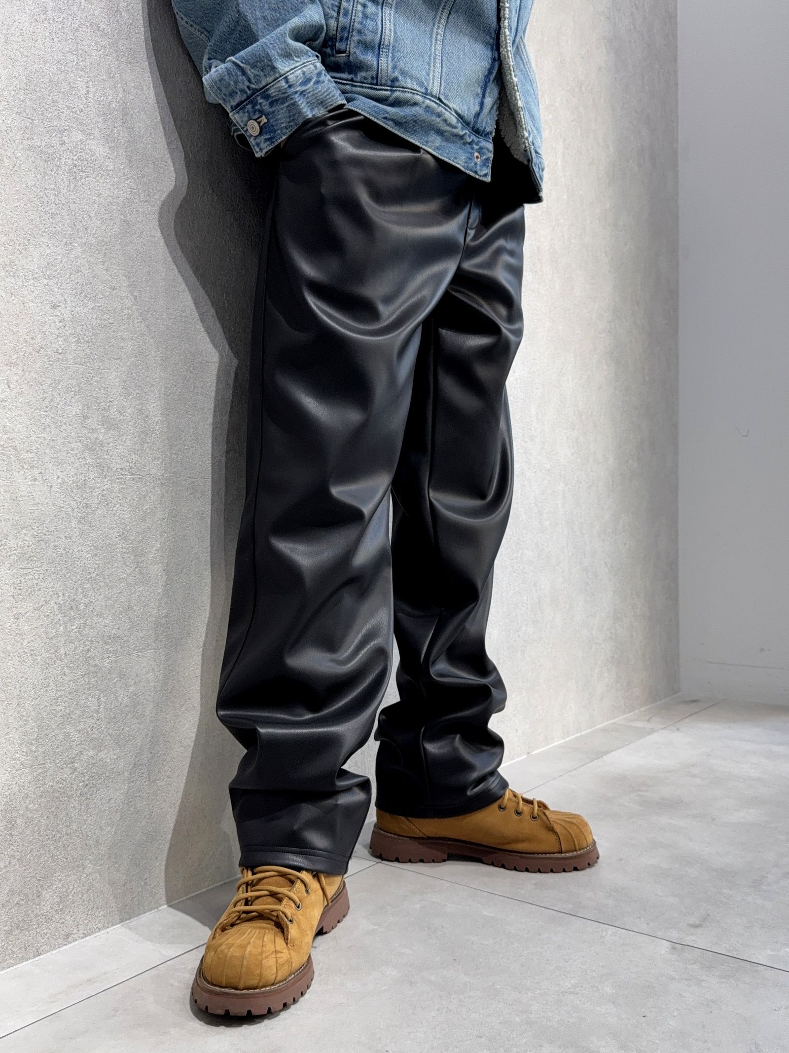 カルバンクライン新作×RESOUND別注レザーワイドパンツ
