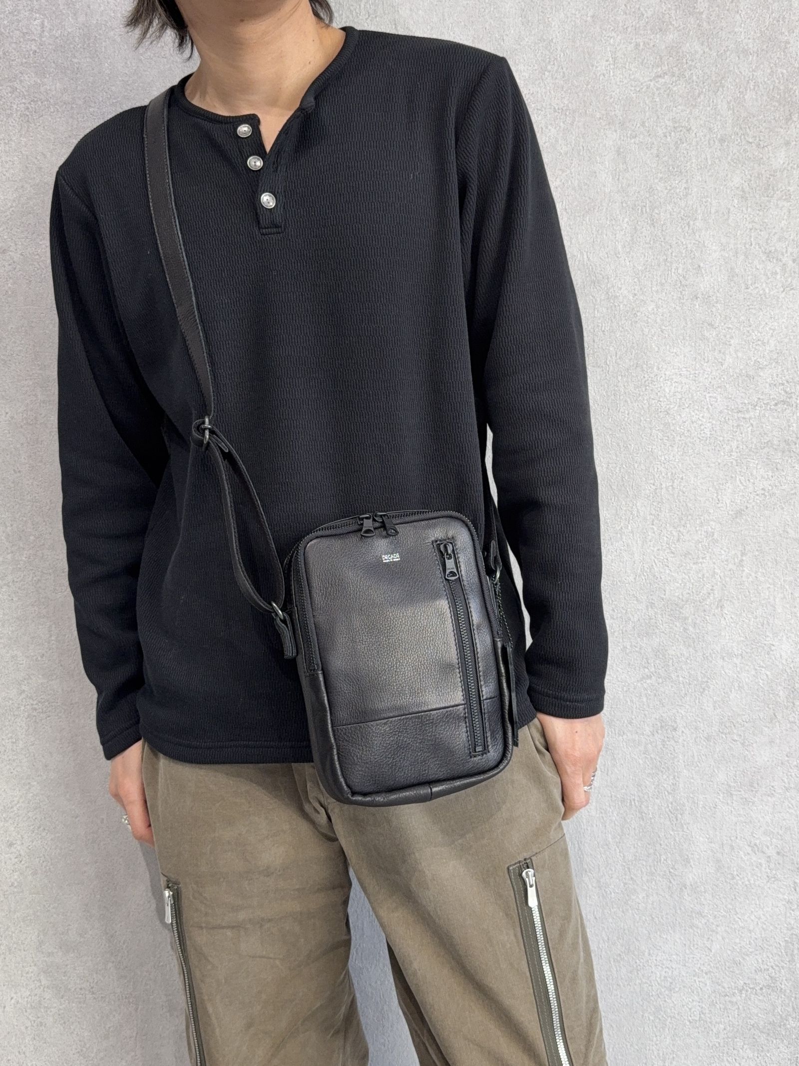 オイルドカウレザー ミニショルダーバッグ / DCD-01460B / ブラック×ブラック