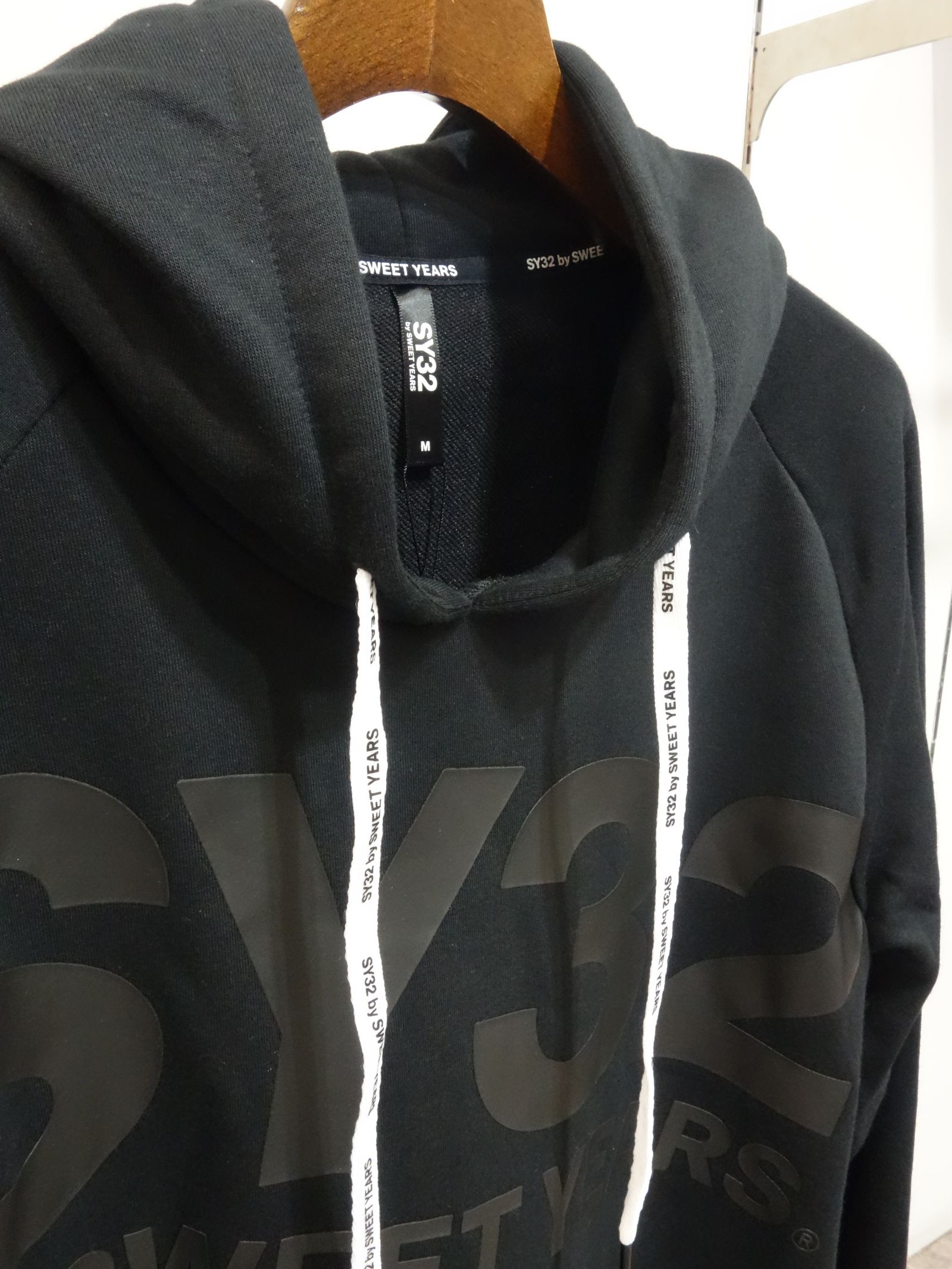 BIG LOGO HOODIE / TNS1740 / プルオーバーパーカー