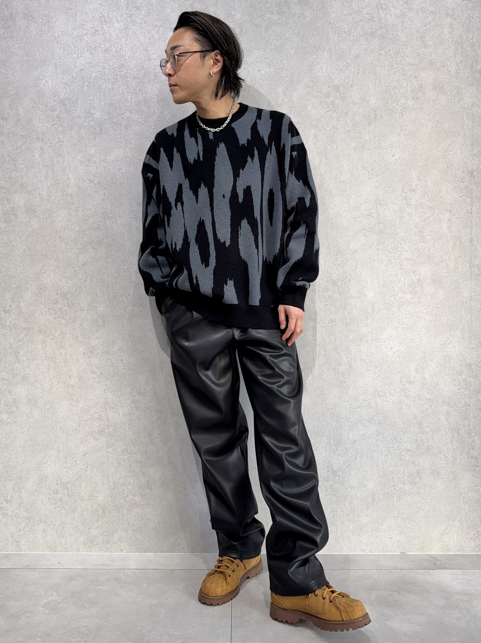 アブストラクトジャカードクルーネックセーター / 4RD310G / WD7(ブラック×ブルーグレー)