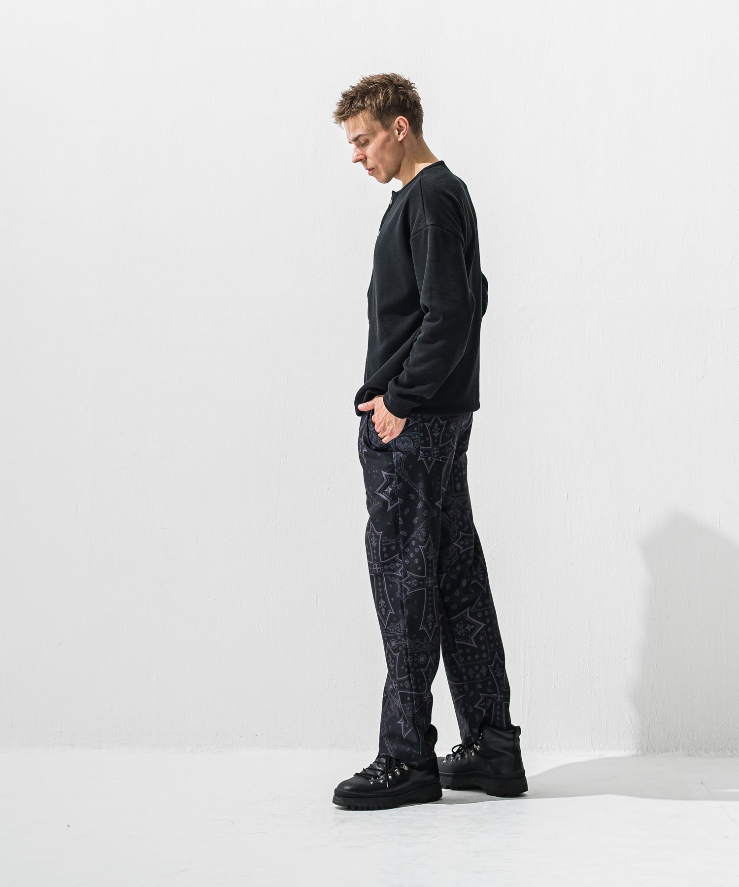 CHRIS EASY WIDE TUCK PANTS / RC42-ST-016WT / セミワイドタックパンツ / クロスブラック (1月上旬入荷予定)
