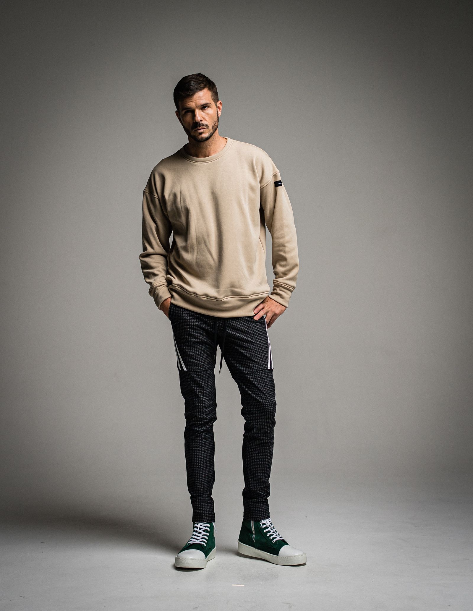 ID BACKROGO VELOURS FLEECE DROP TRAINER / RC26-C-002 / 裏起毛バックロゴトレーナー / ベージュ