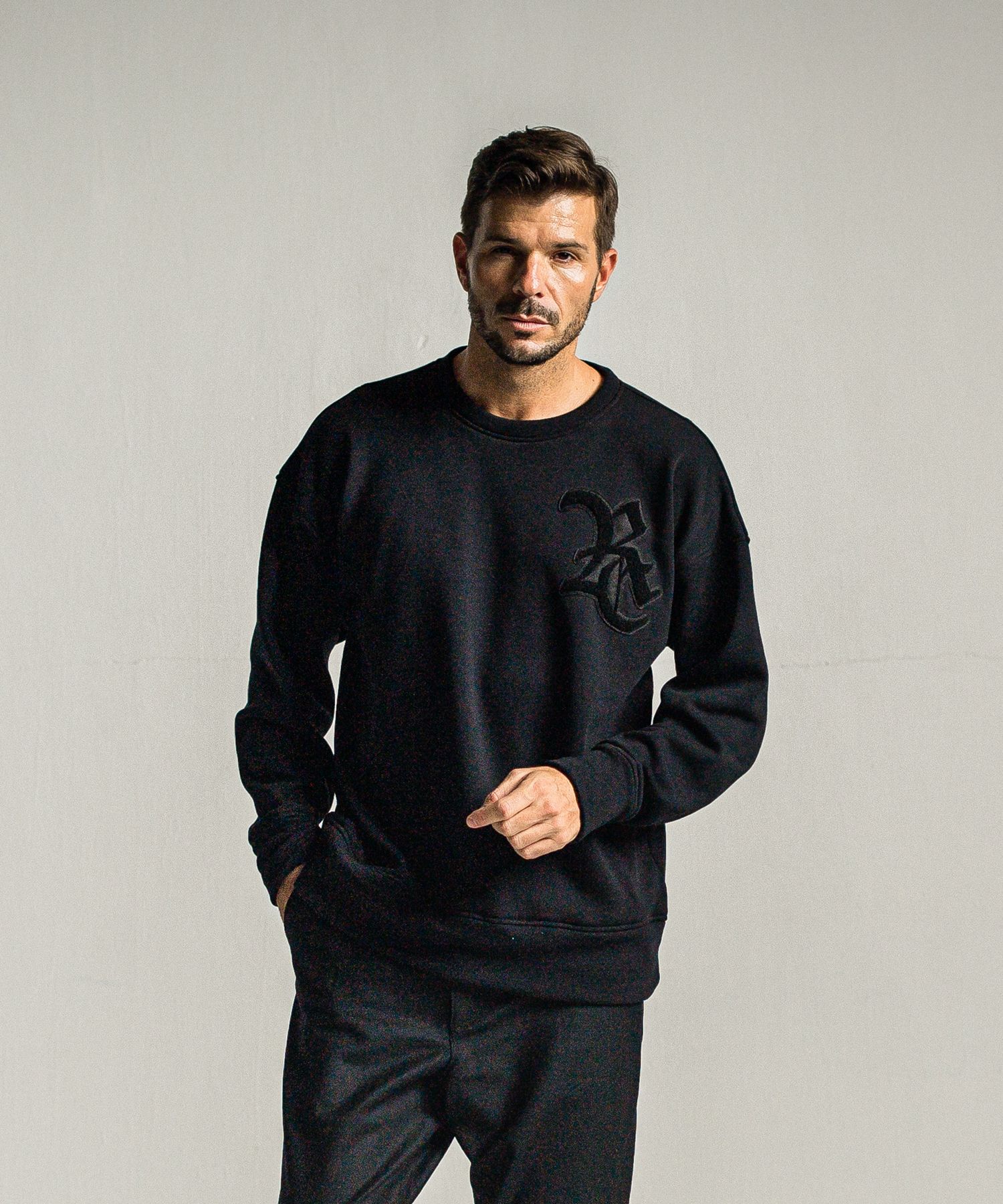 RESOUND CLOTHING - RC CHENILLE VELOURS FLEECE DROP TRAINER RESOUND CLOTHING - RC CHENILLE VELOURS FLEECE DROP TRAINER