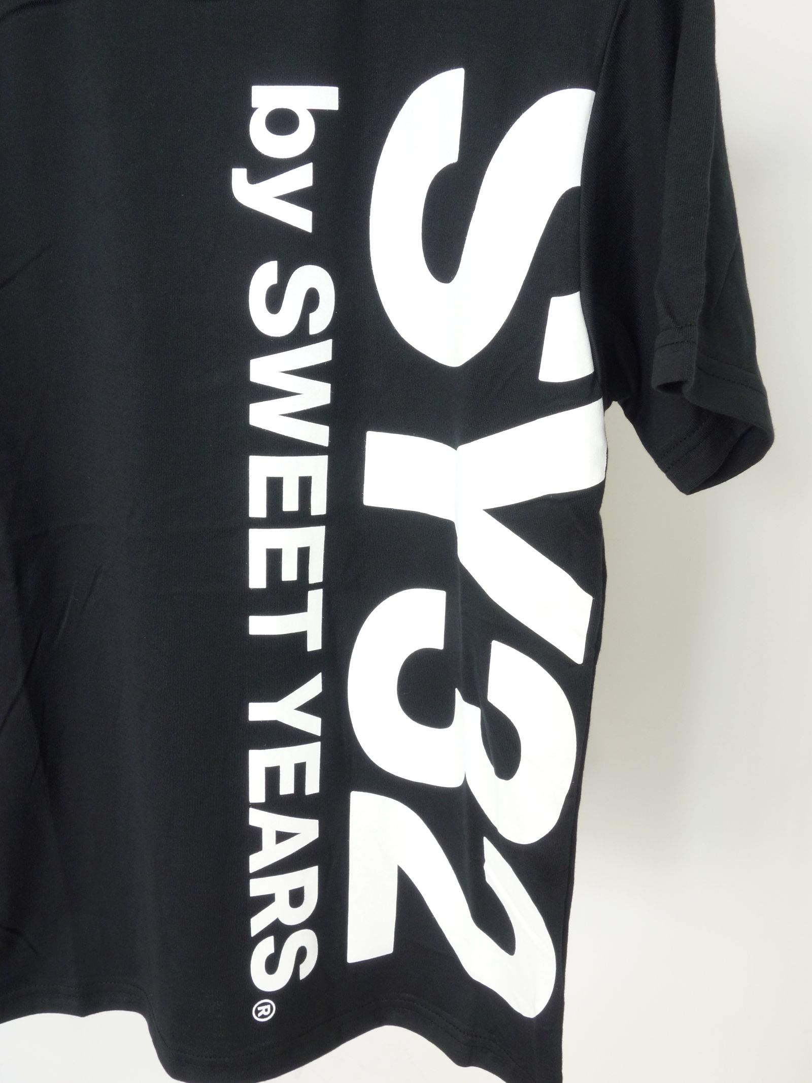 VERTICAL LOGO TEE / TNS1727J / プリントTシャツ