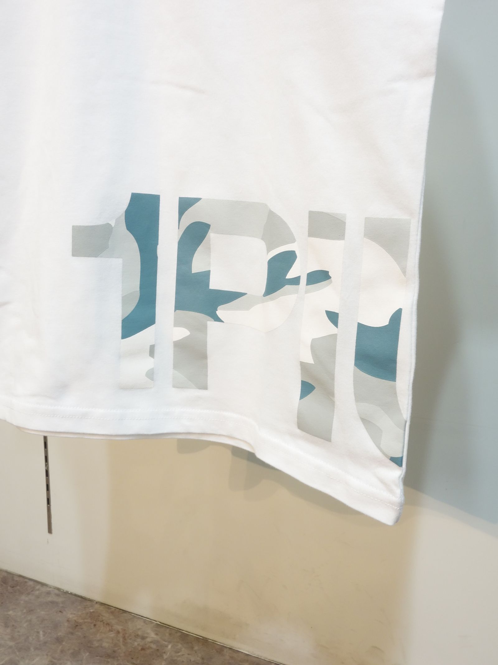 カモ柄ロゴ半袖Tシャツ / ust-22017