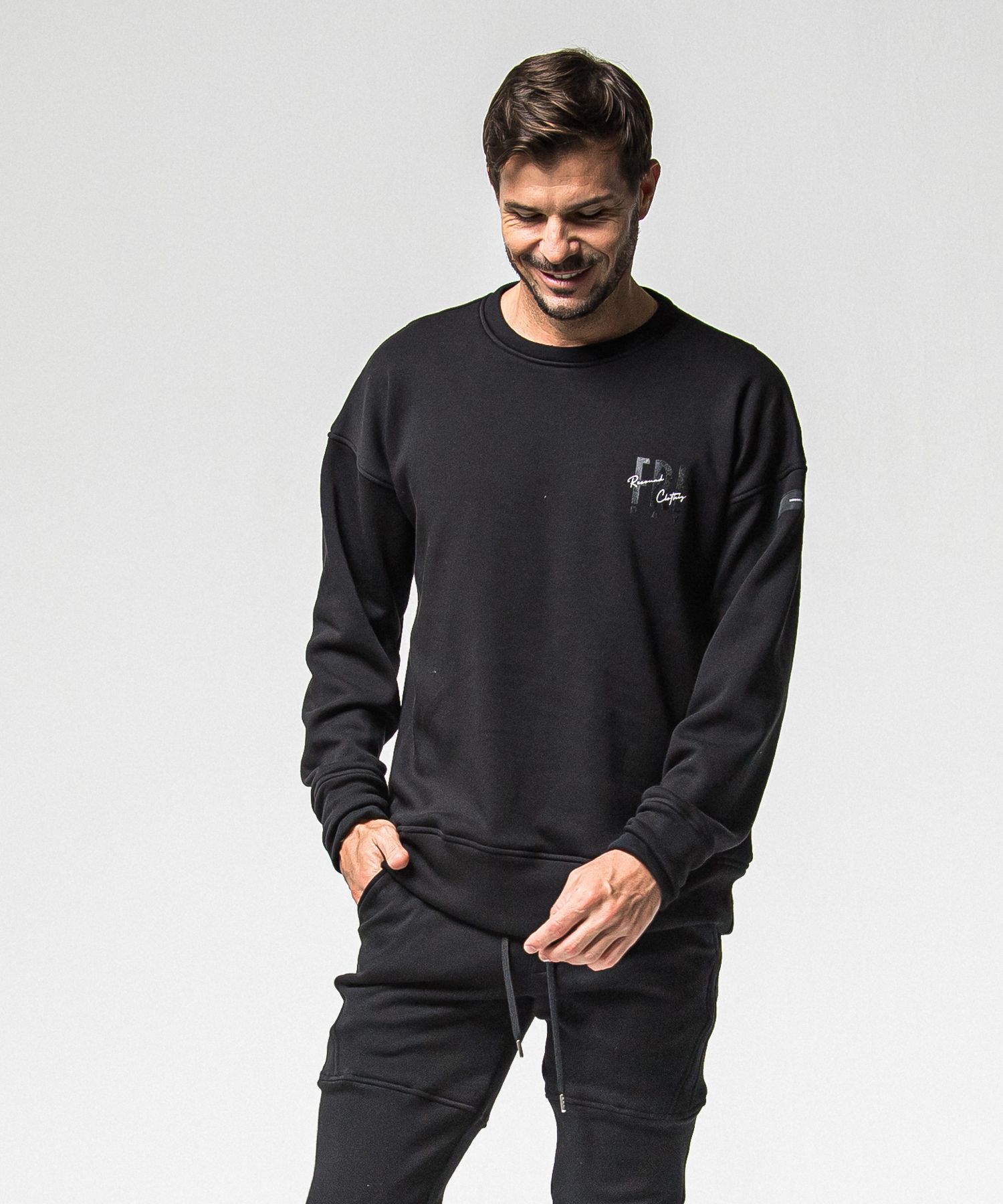 【FRIDAYコラボ】 FRIDAY STANDARD LOGO VELOURS FLEECE TRAINER / RCF1-C-004 / 裏起毛FRIDAYスタンダードロゴトレーナー / ブラック (11月上旬入荷予定)
