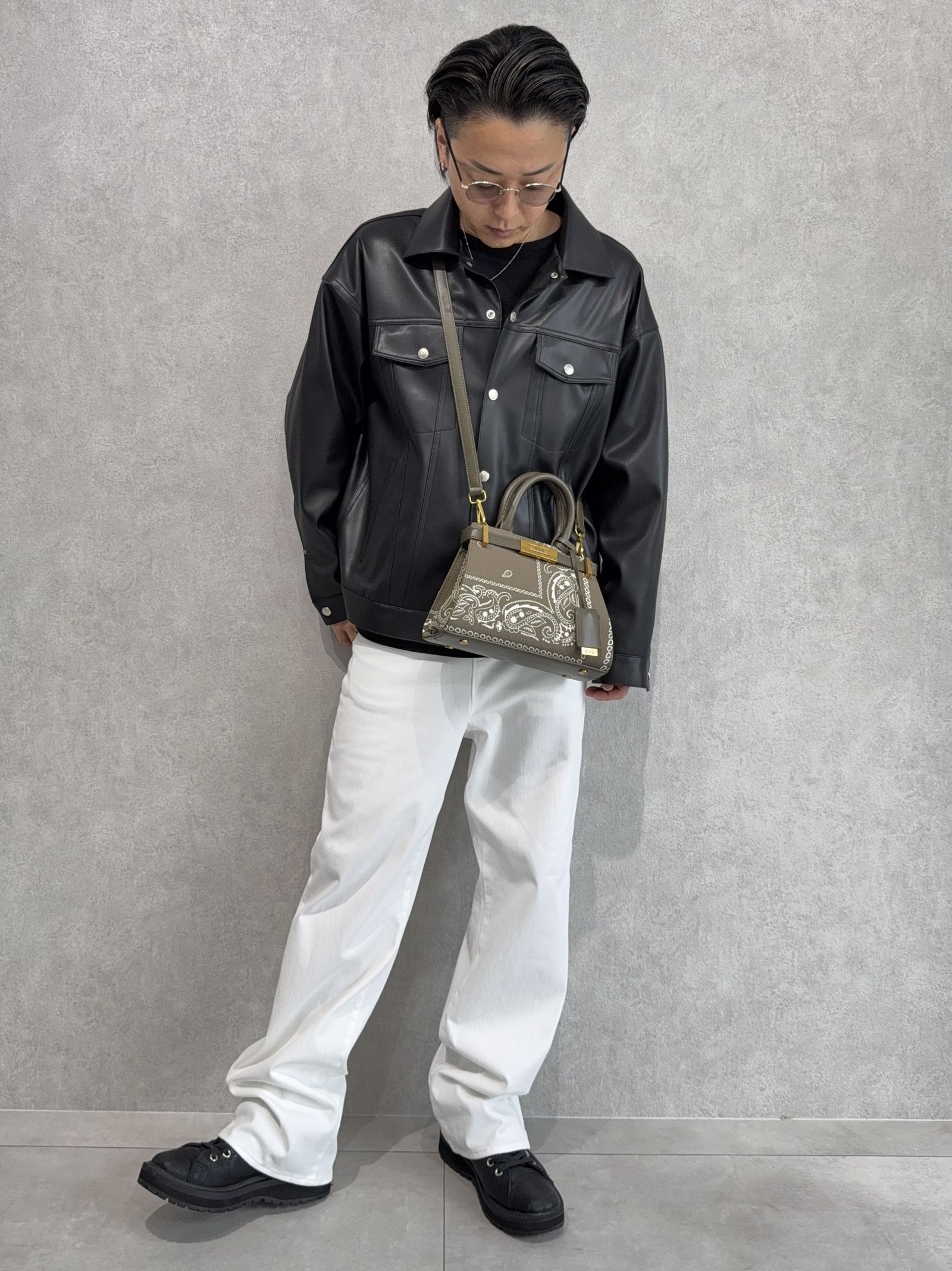 バッグで差し色コーデ