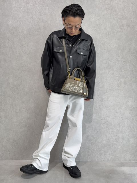 バッグで差し色コーデ