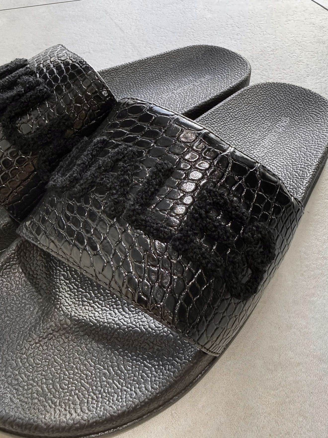 ロゴ刺繍クロコシャワーサンダル / usx-26011 / ブラックB