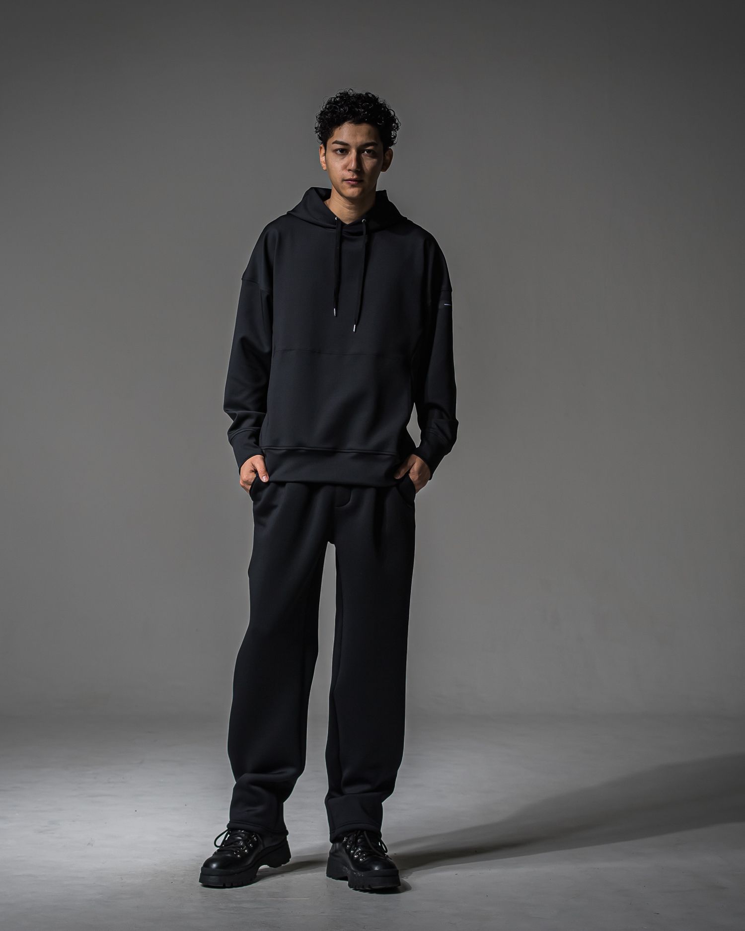 BACK ID LOOSE HOODIE / RC37-C-006 / バックロゴパーカー / ブラック (9月中旬入荷予定)
